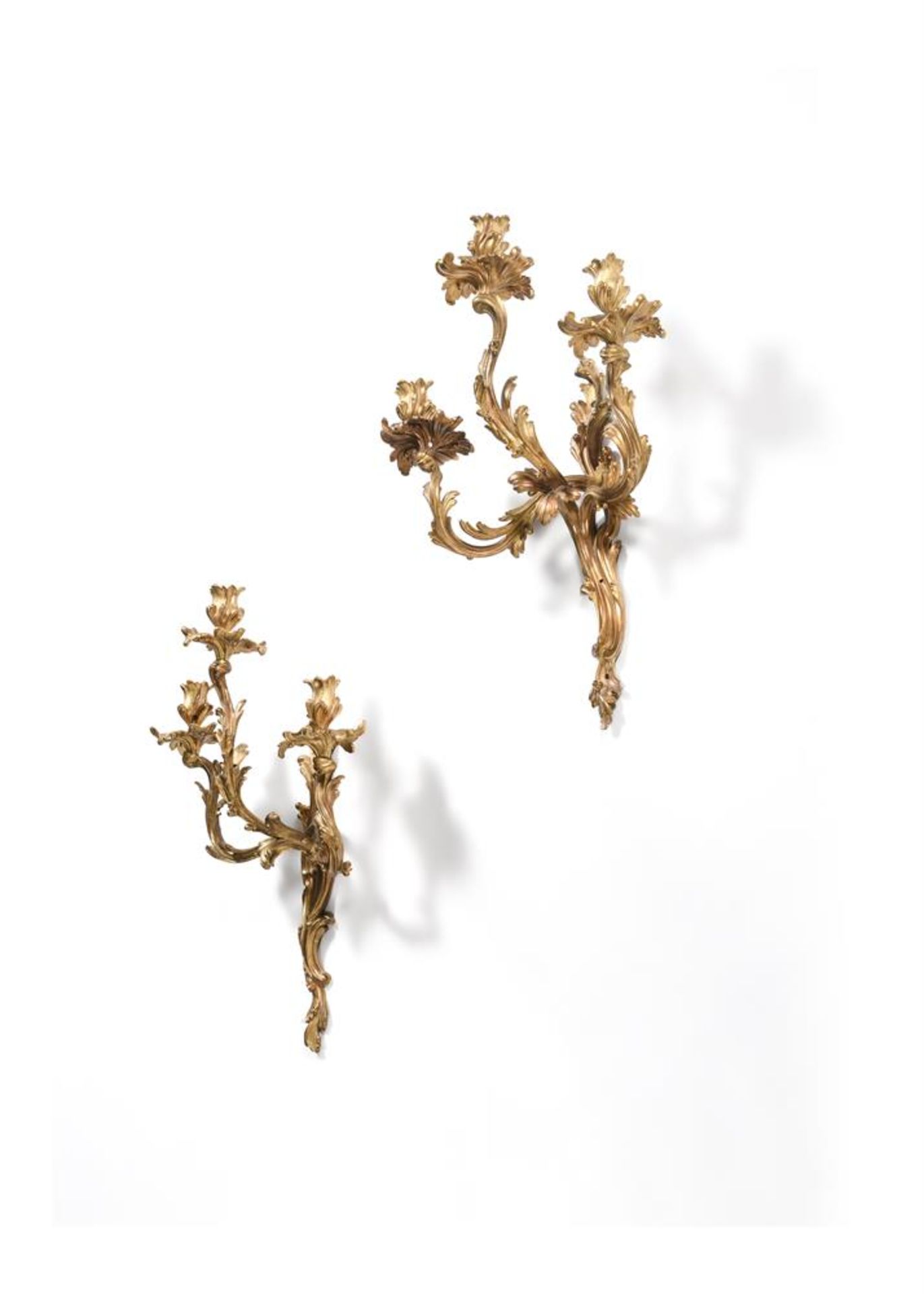 A LARGE PAIR OF FRENCH ORMOLU WALL LIGHTS, 18TH OR 19TH CENTURY - Bild 2 aus 2