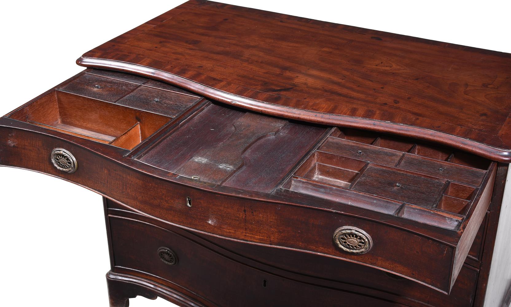 A GEORGE III 'FIDDLEBACK' MAHOGANY SERPENTINE FRONTED COMMODE, CIRCA 1770 - Image 3 of 5