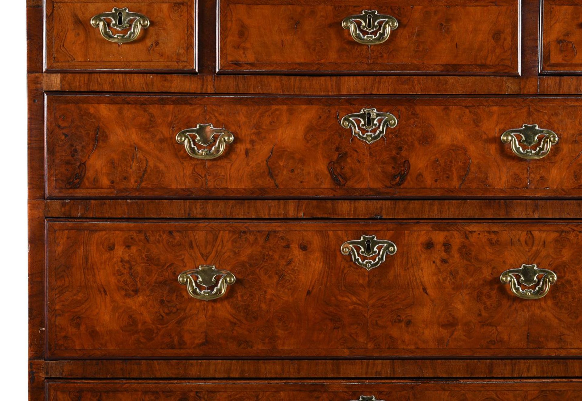 A GEORGE II BURR WALNUT CHEST ON CHEST, CIRCA 1740 - Bild 2 aus 3