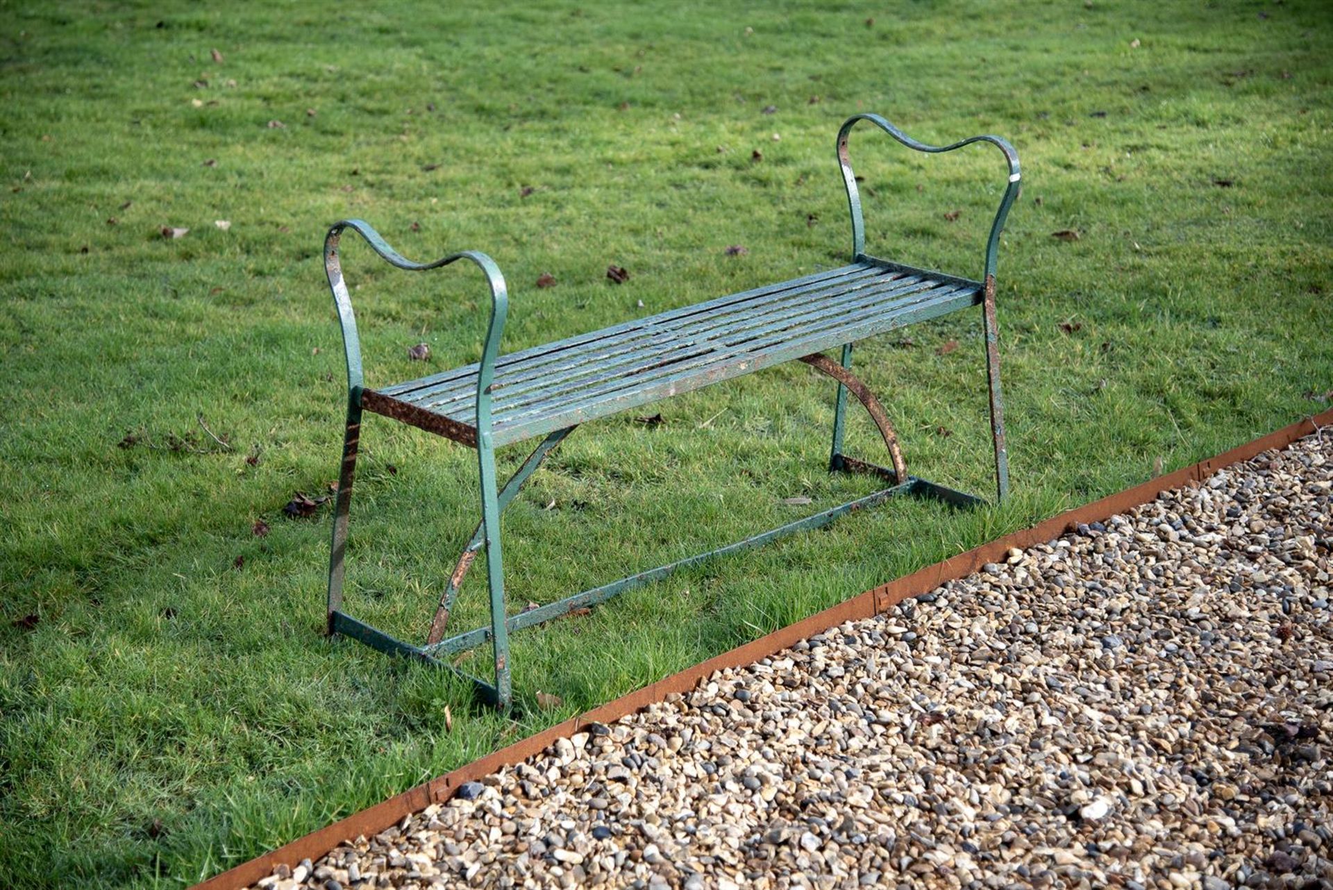 A RARE PAIR OF REGENCY WROUGHT IRON BENCHES, EARLY 19TH CENTURY - Bild 2 aus 3