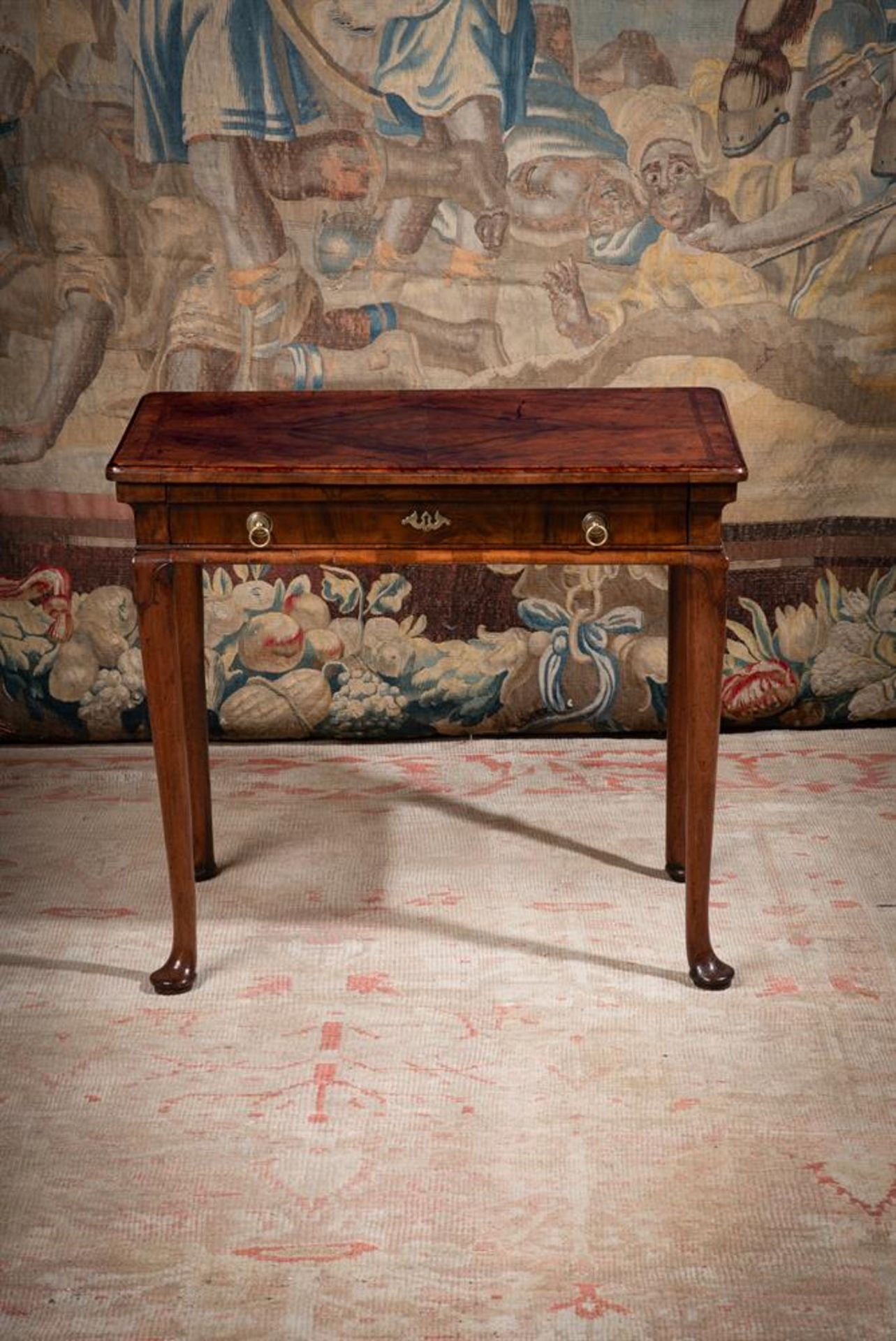 A FINE QUEEN ANNE FIGURED WALNUT SIDE TABLE, CIRCA 1710 - Bild 5 aus 5