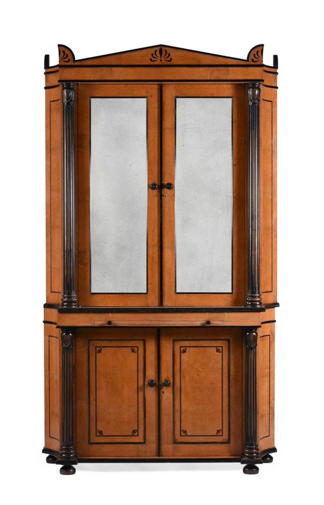 Y AN AMBOYNA AND EBONISED CABINET, IN REGENCY STYLE, 20TH CENTURY