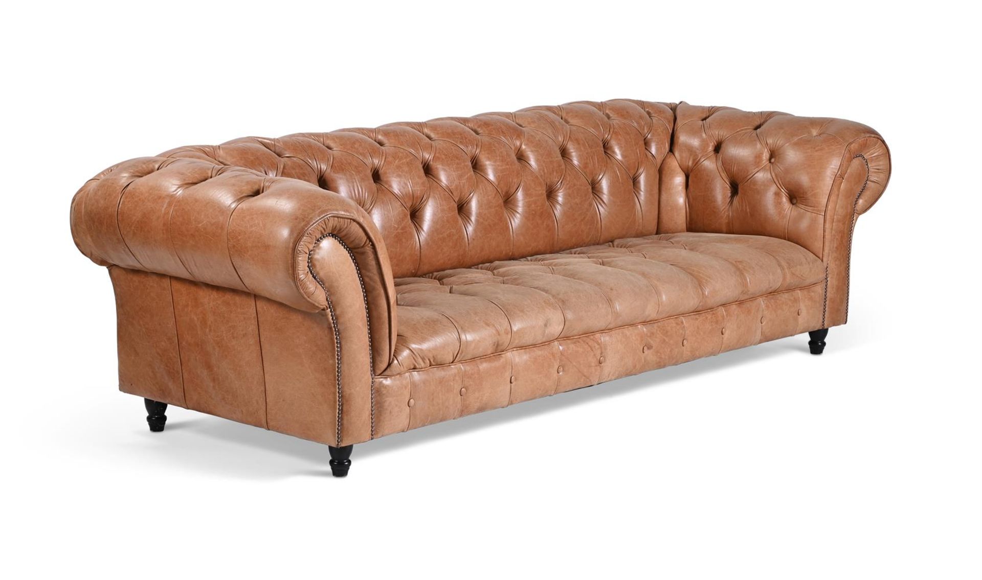 A BUTTONED LEATHER UPHOLSTERED SOFA, OF CHESTERFIELD TYPE, LATE 20TH CENTURY - Bild 2 aus 2