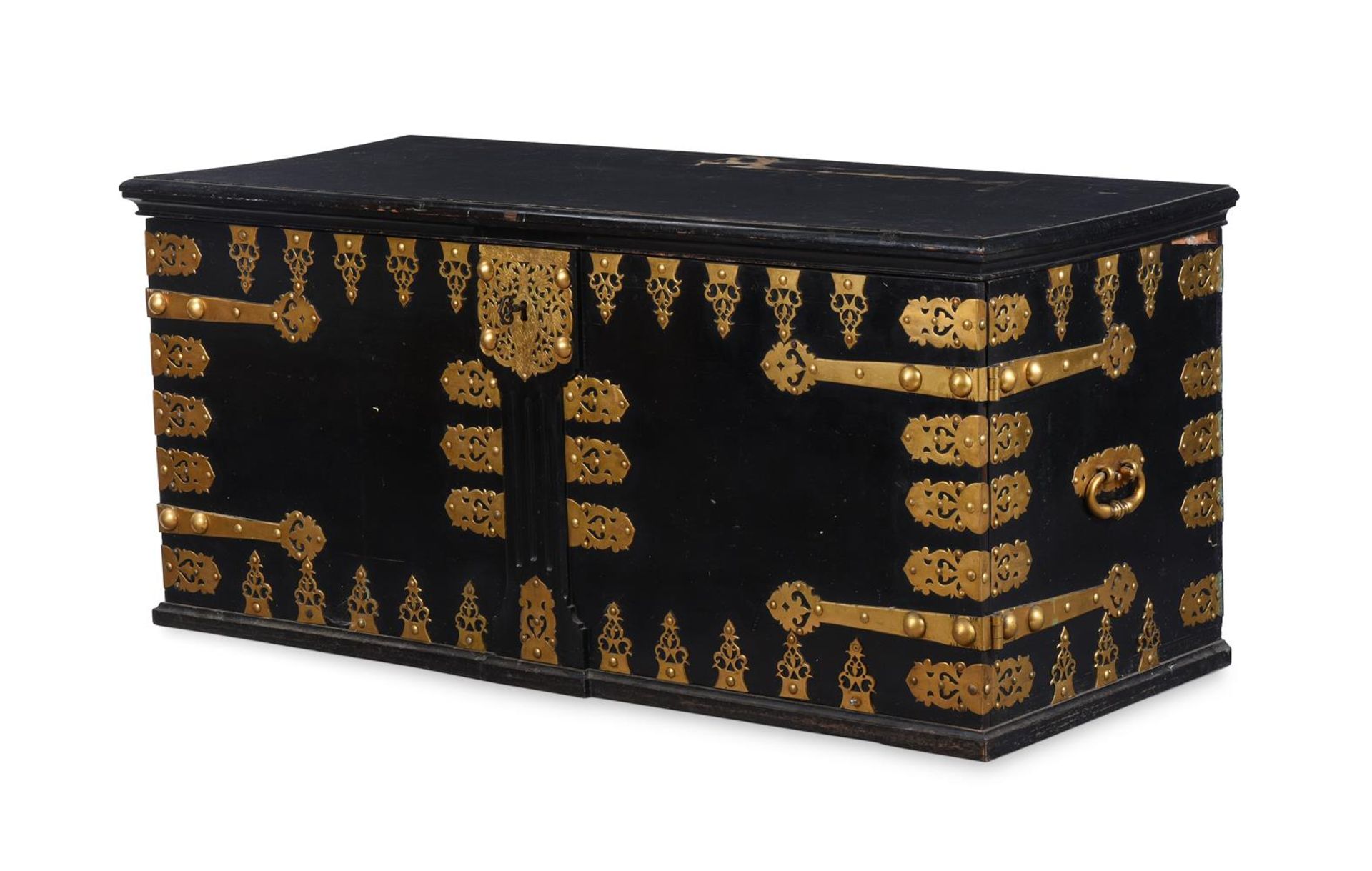 A LARGE EBONISED AND BRASS MOUNTED 'ZANZIBAR' CHEST, EARLY 20TH CENTURY AND LATER - Image 2 of 5