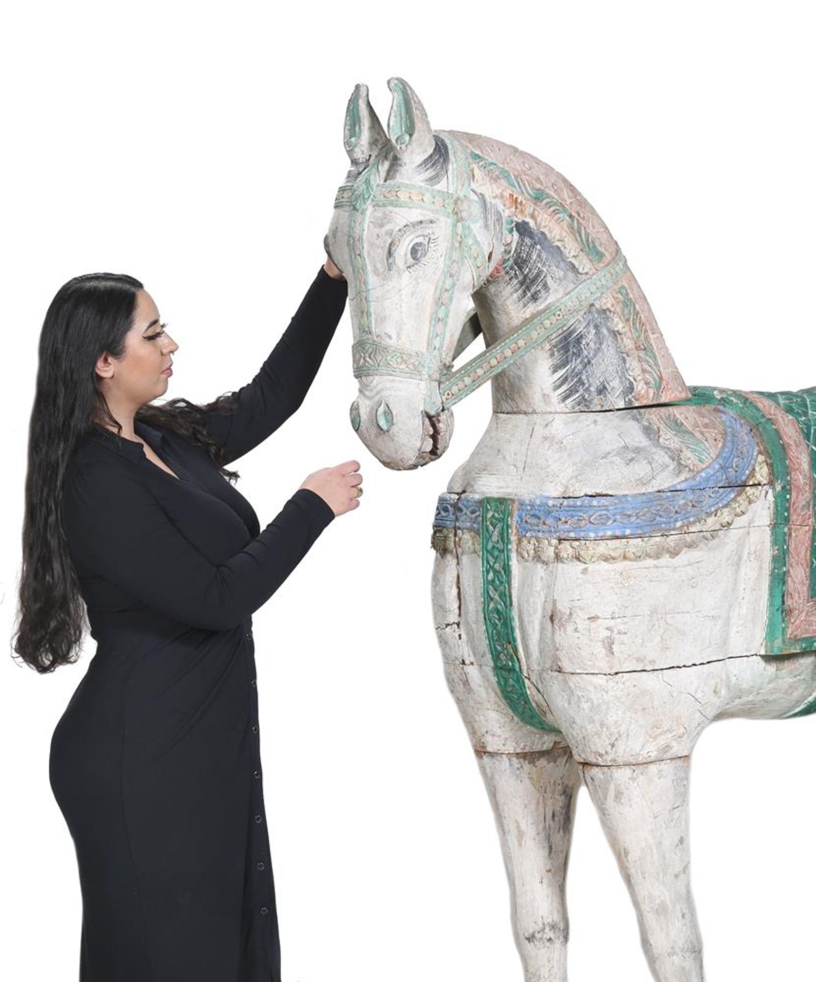 AN INDIAN LIFE SIZE CARVED HARDWOOD AND POLYCHROME PAINTED MODEL OF A HORSE, 20TH CENTURY - Bild 4 aus 4