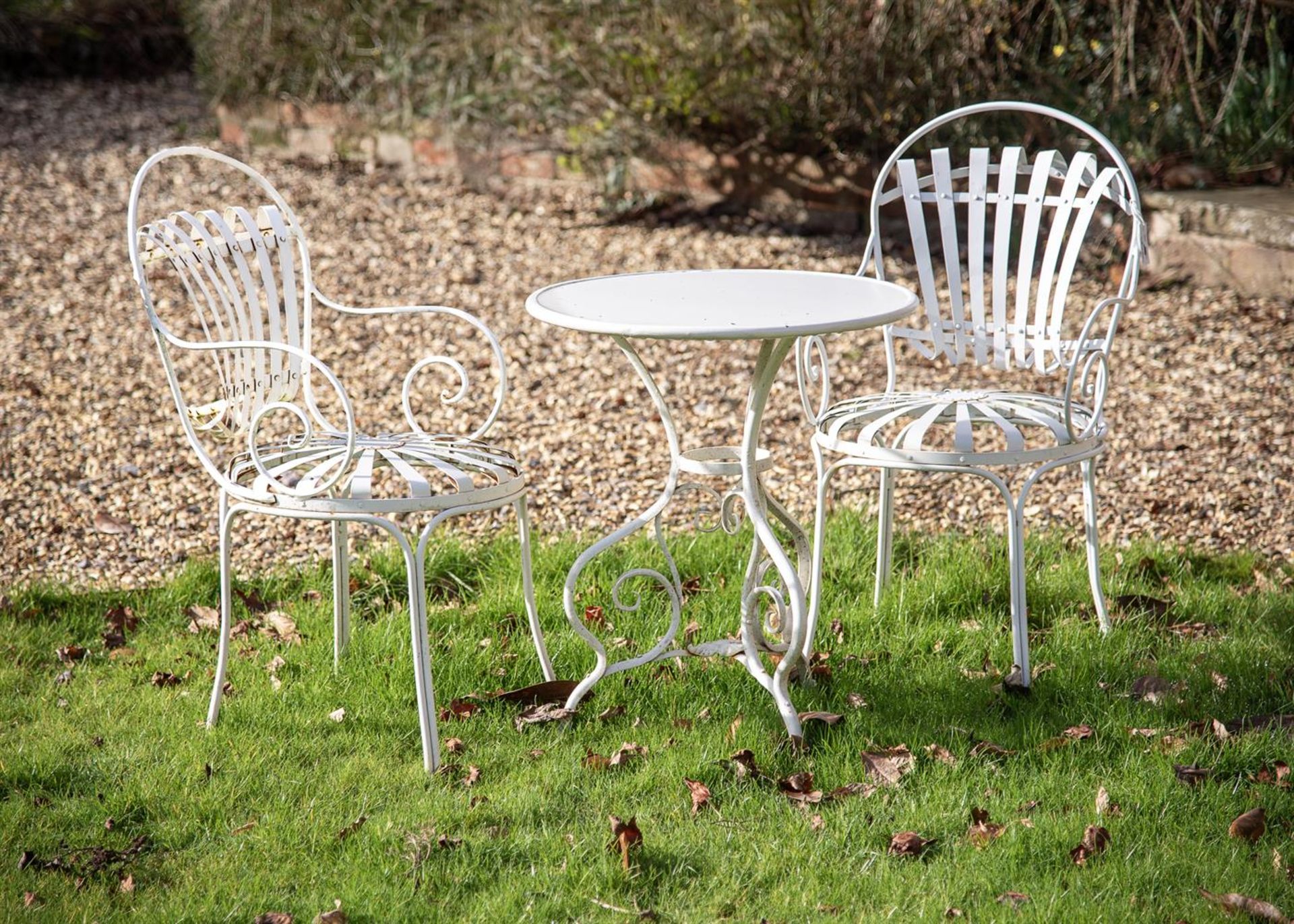 A HAND FORGED AND WHITE PAINTED 'BISTRO' GARDEN SUITE, OF RECENT MANUFACTURE