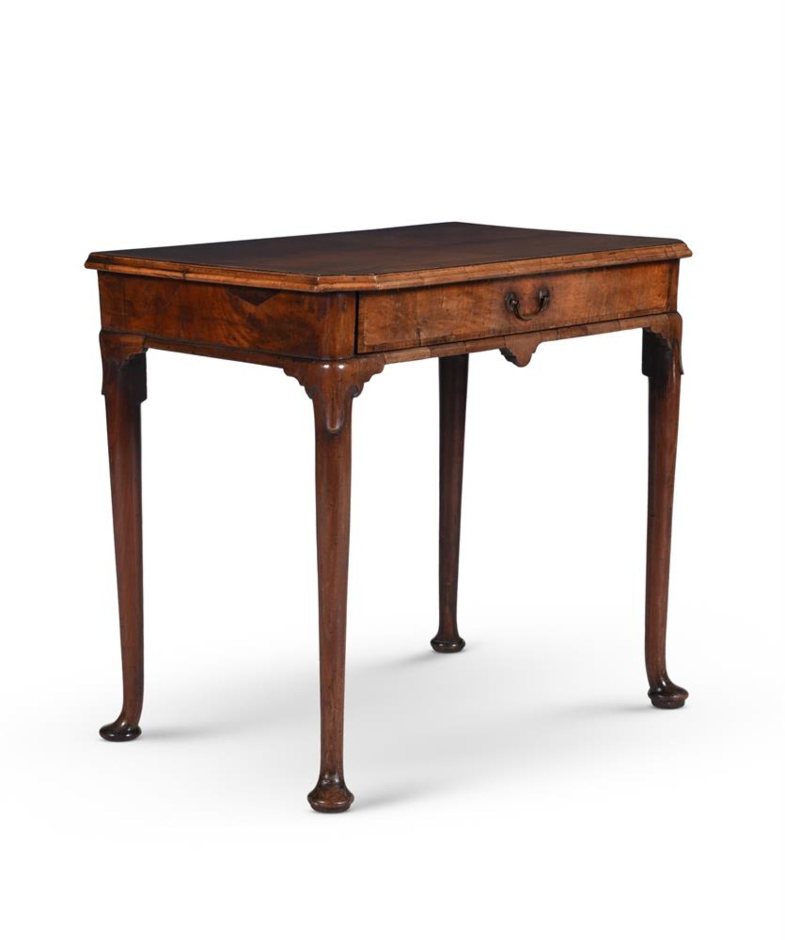 A GEORGE II WALNUT, CROSSBANDED AND FEATHERBANDED SIDE TABLE, CIRCA 1730 - Bild 2 aus 6