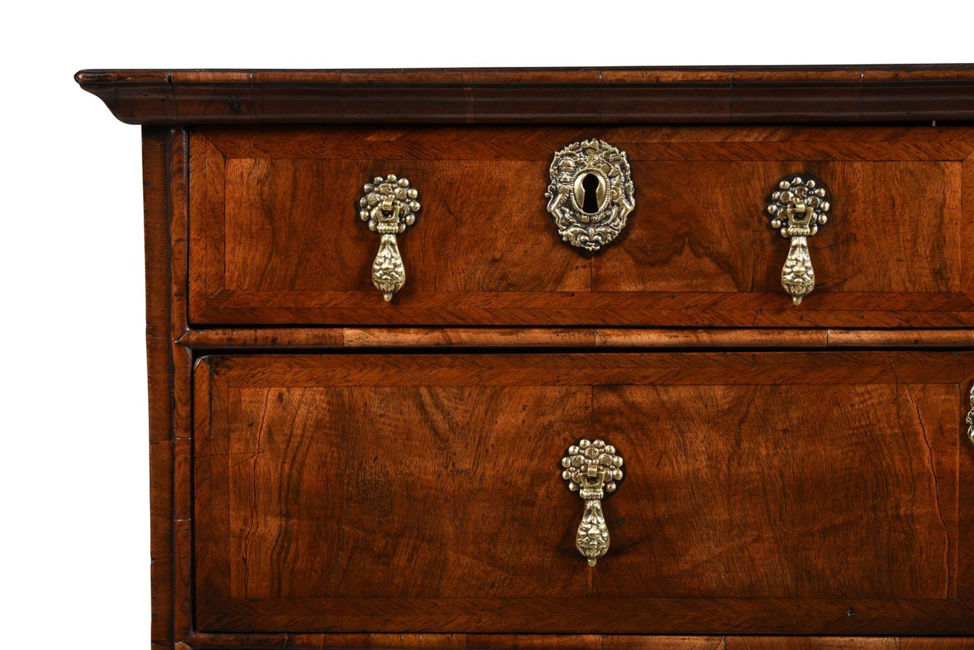 A WILLIAM & MARY FIGURED WALNUT AND FEATHERBANDED CHEST OF DRAWERS, CIRCA 1690 - Bild 6 aus 6