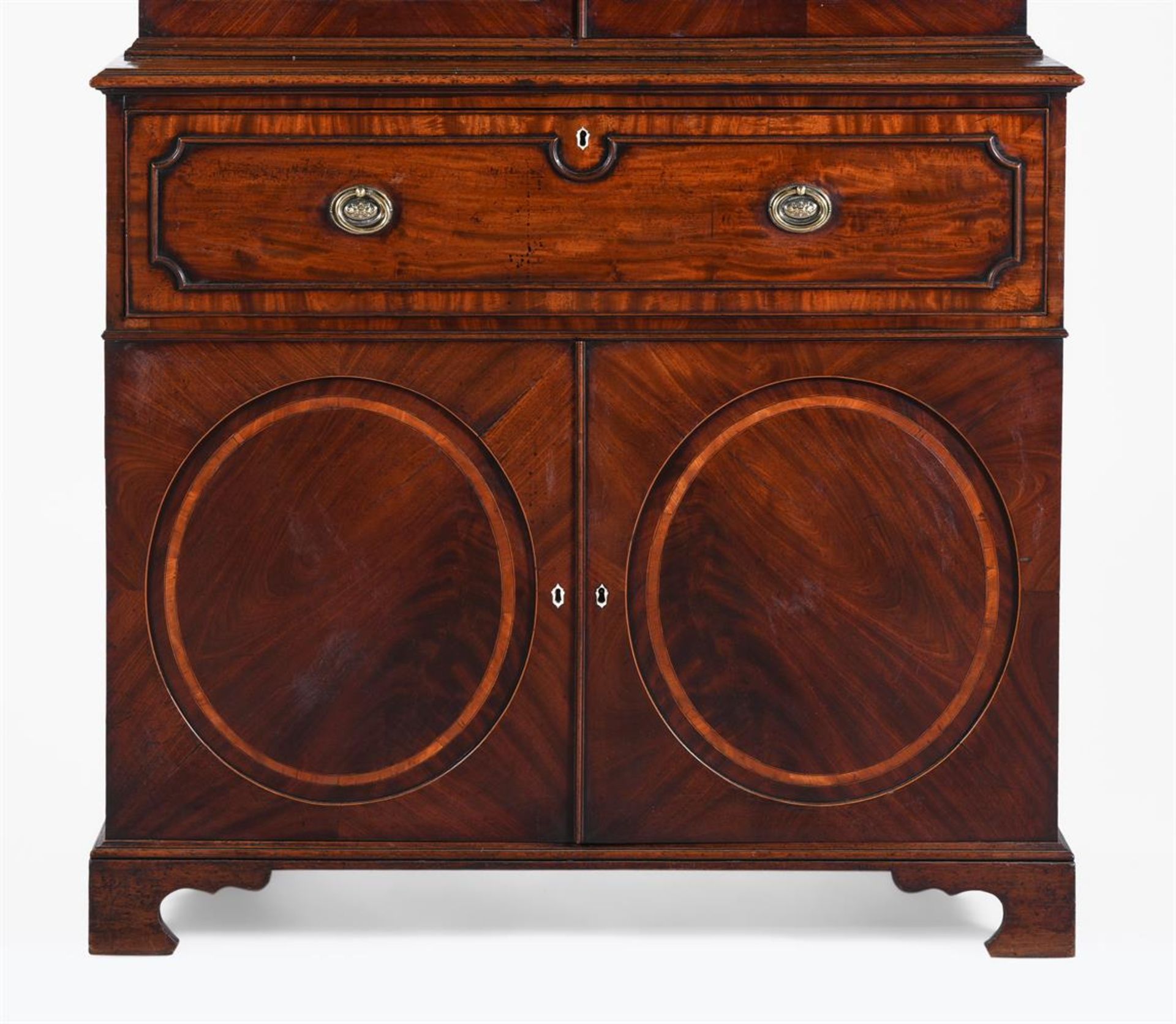 Y A GEORGE III MAHOGANY AND SATINWOOD CROSSBANDED SECRETAIRE BOOKCASE, CIRCA 1790 - Image 2 of 5