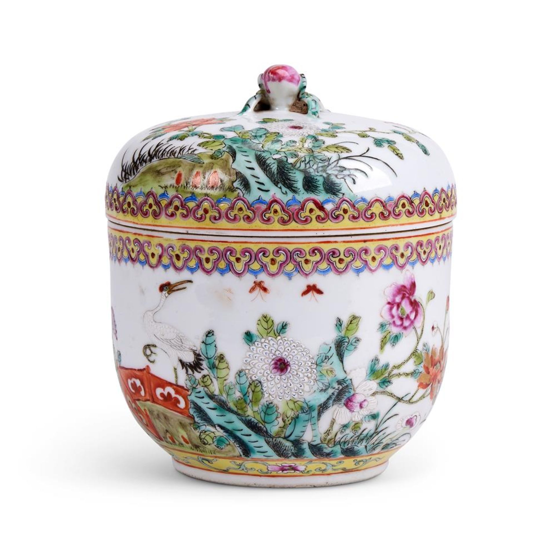 A CHINESE PORCELAIN COVERED BOWL, 20TH CENTURY