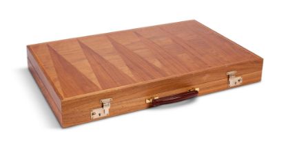 Y A WALNUT AND PARQUETRY BACKGAMMON SET BY LINLEY