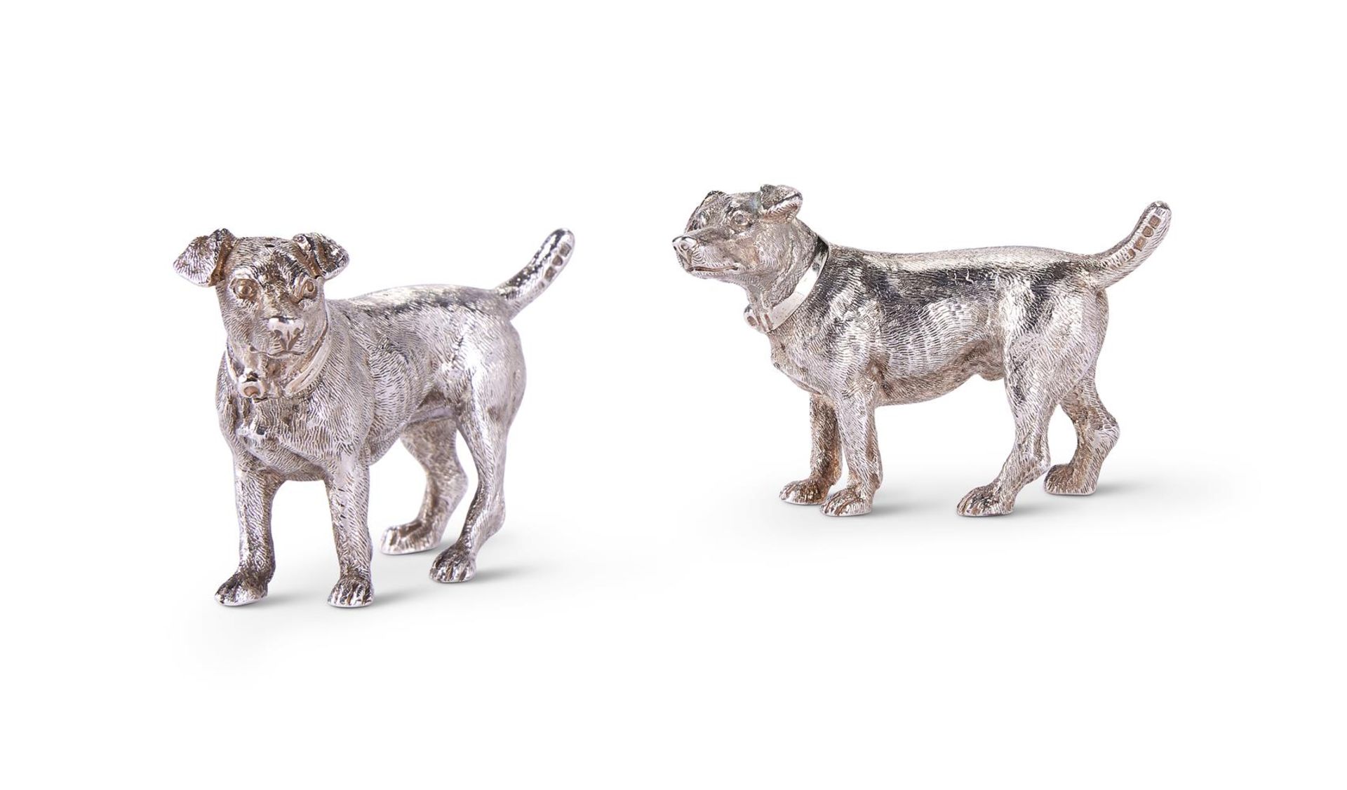 A PAIR OF EDWARDIAN SILVER DOG PEPPERETTES