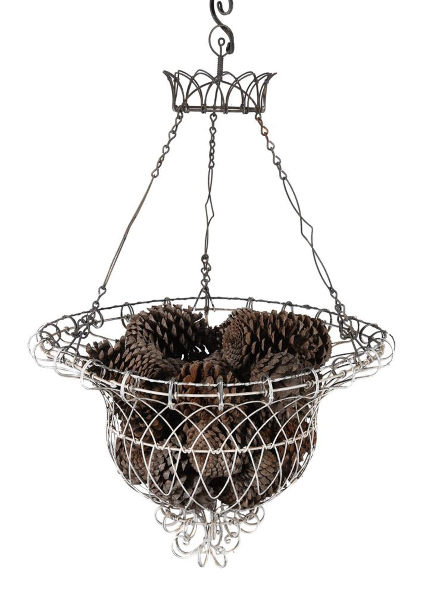 A WHITE PAINTED WIREWORK HANGING BASKET CENTREPIECE IN VICTORIAN STYLE, 20TH CENTURY
