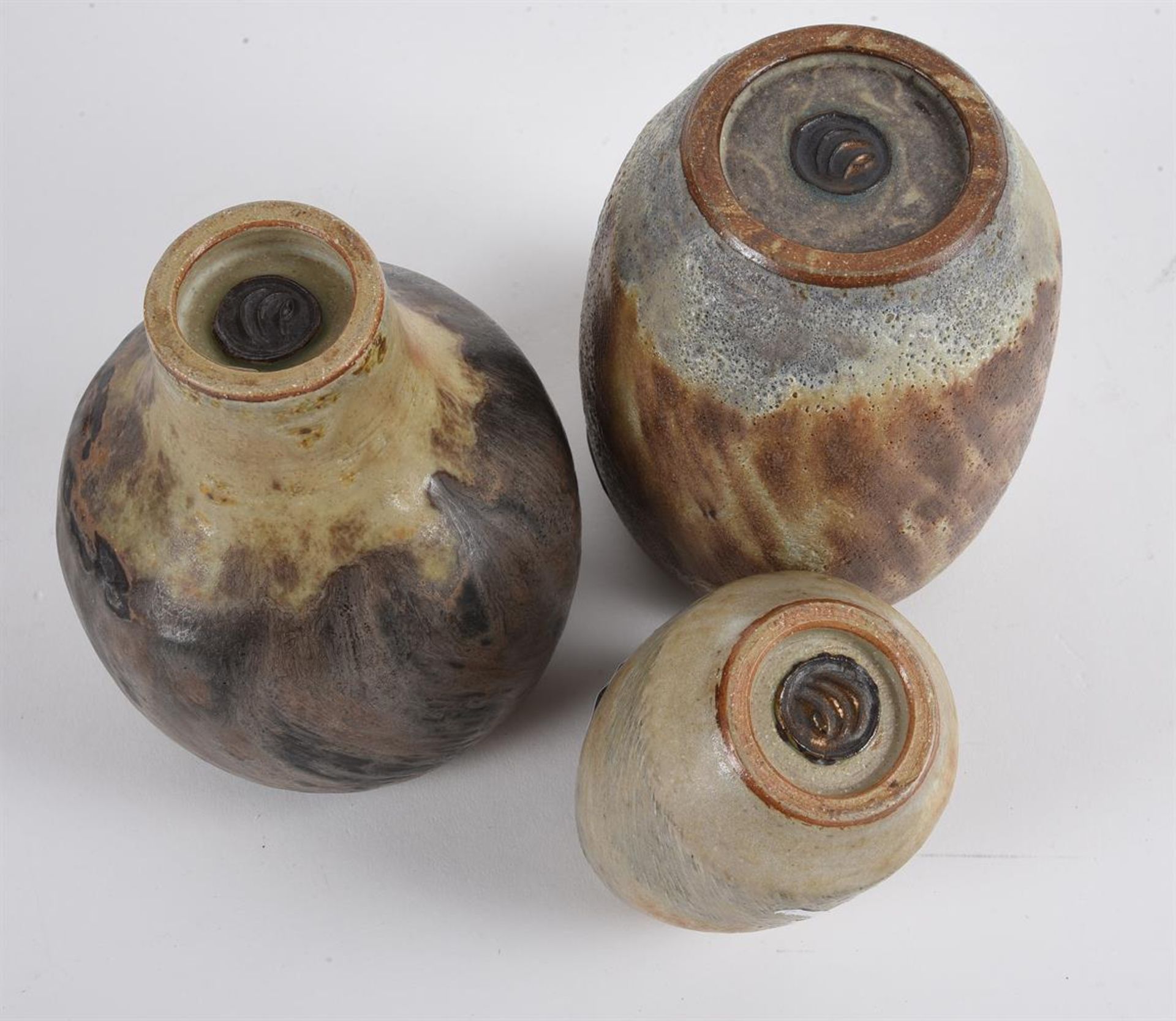 CHRIS CARTER (B.1945), A GROUP OF THREE STONEWARE VASES - Image 2 of 2