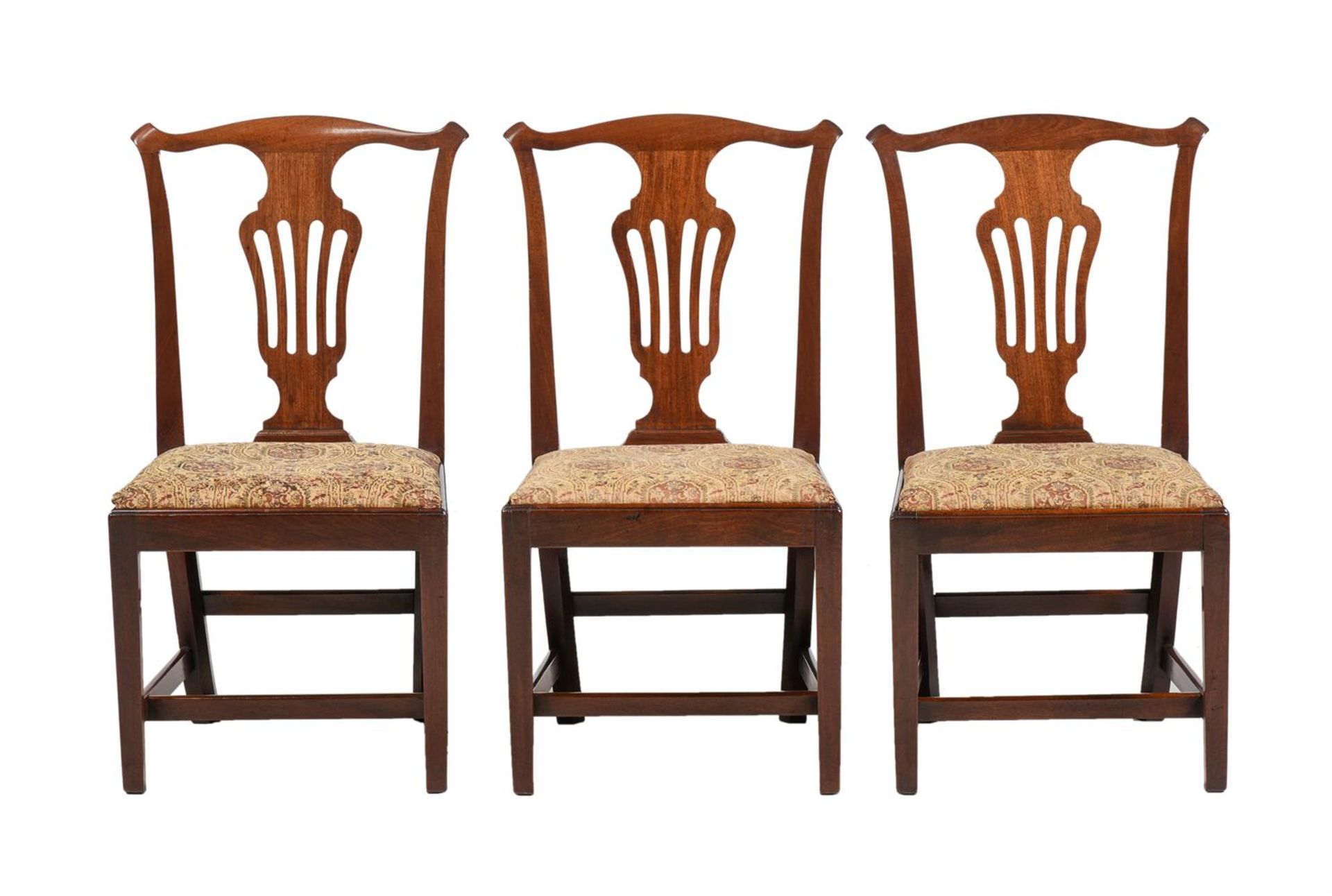 A SET OF SIX GEORGE III MAHOGANY DINING CHAIRS, CIRCA 1780 - Bild 2 aus 3