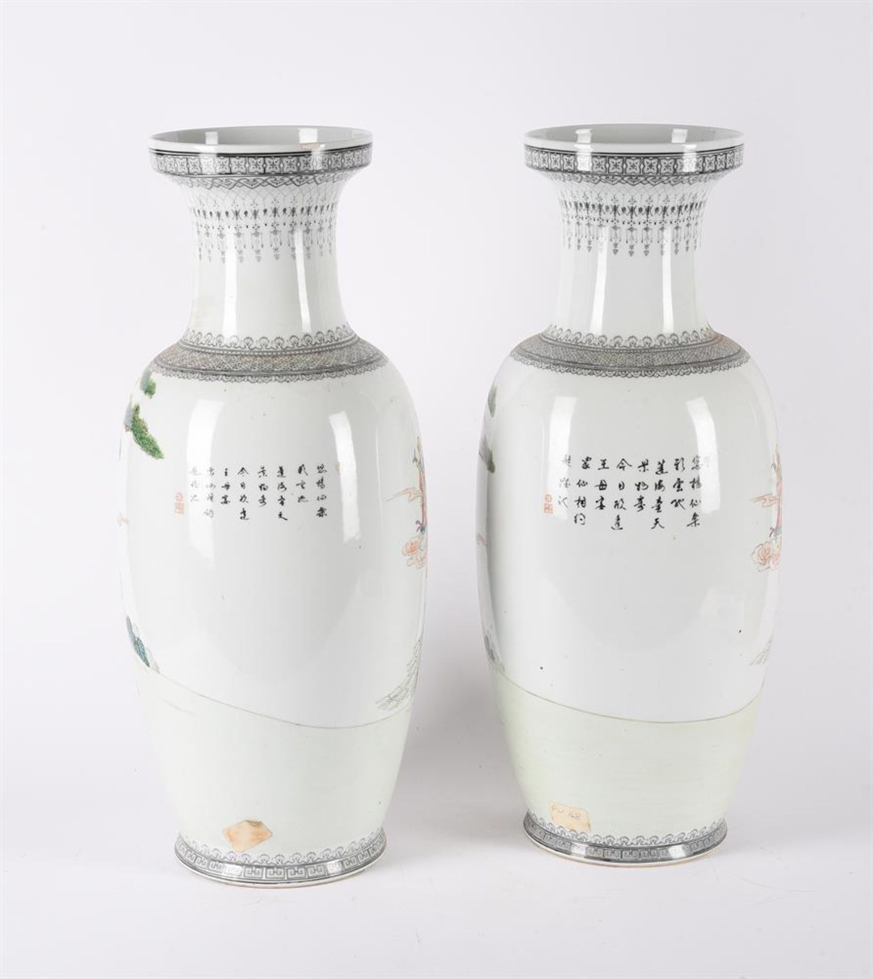 A PAIR OF CHINESE PORCELAIN VASES, EARLY 20TH CENTURY - Image 2 of 3