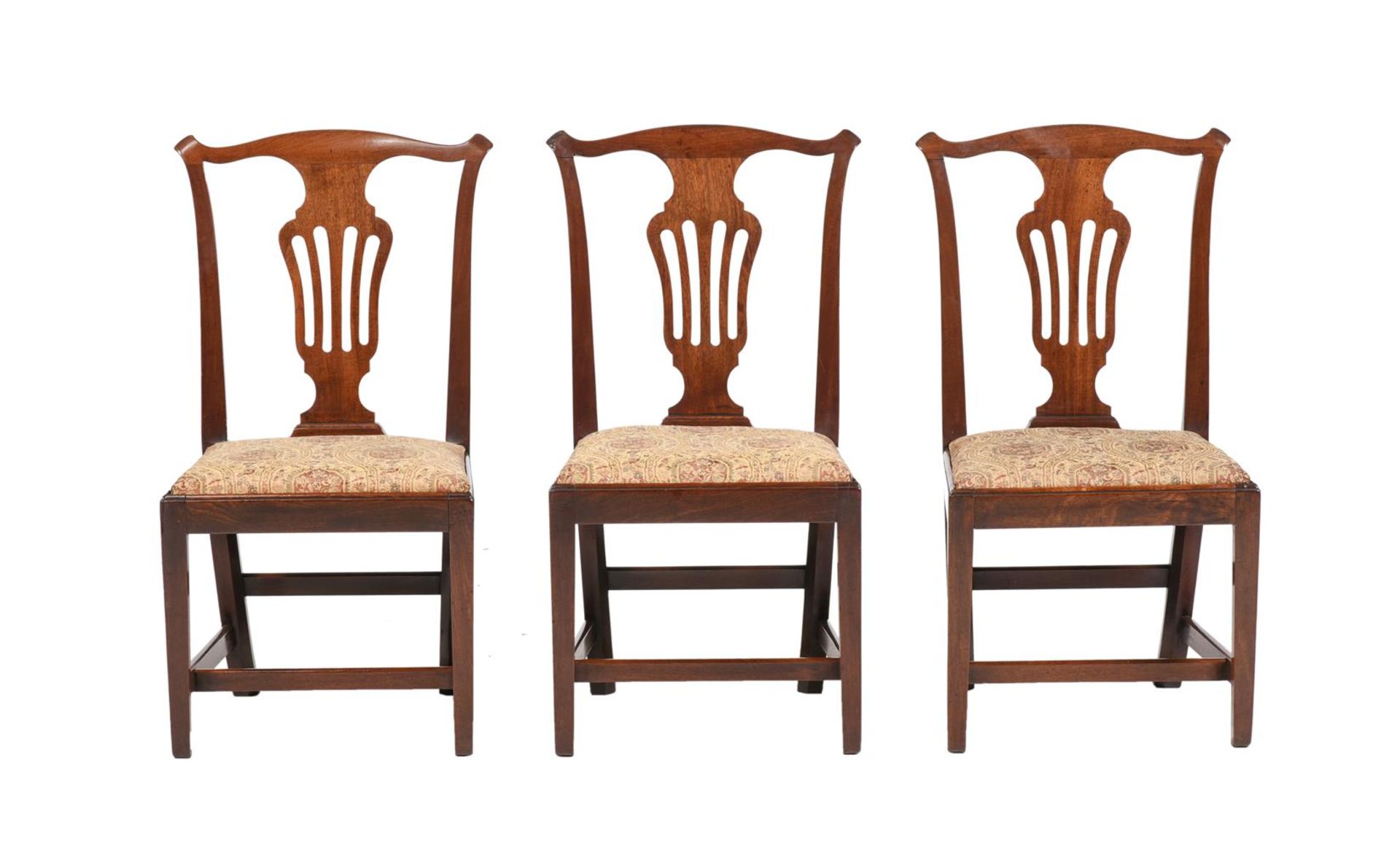 A SET OF SIX GEORGE III MAHOGANY DINING CHAIRS, CIRCA 1780 - Bild 3 aus 3