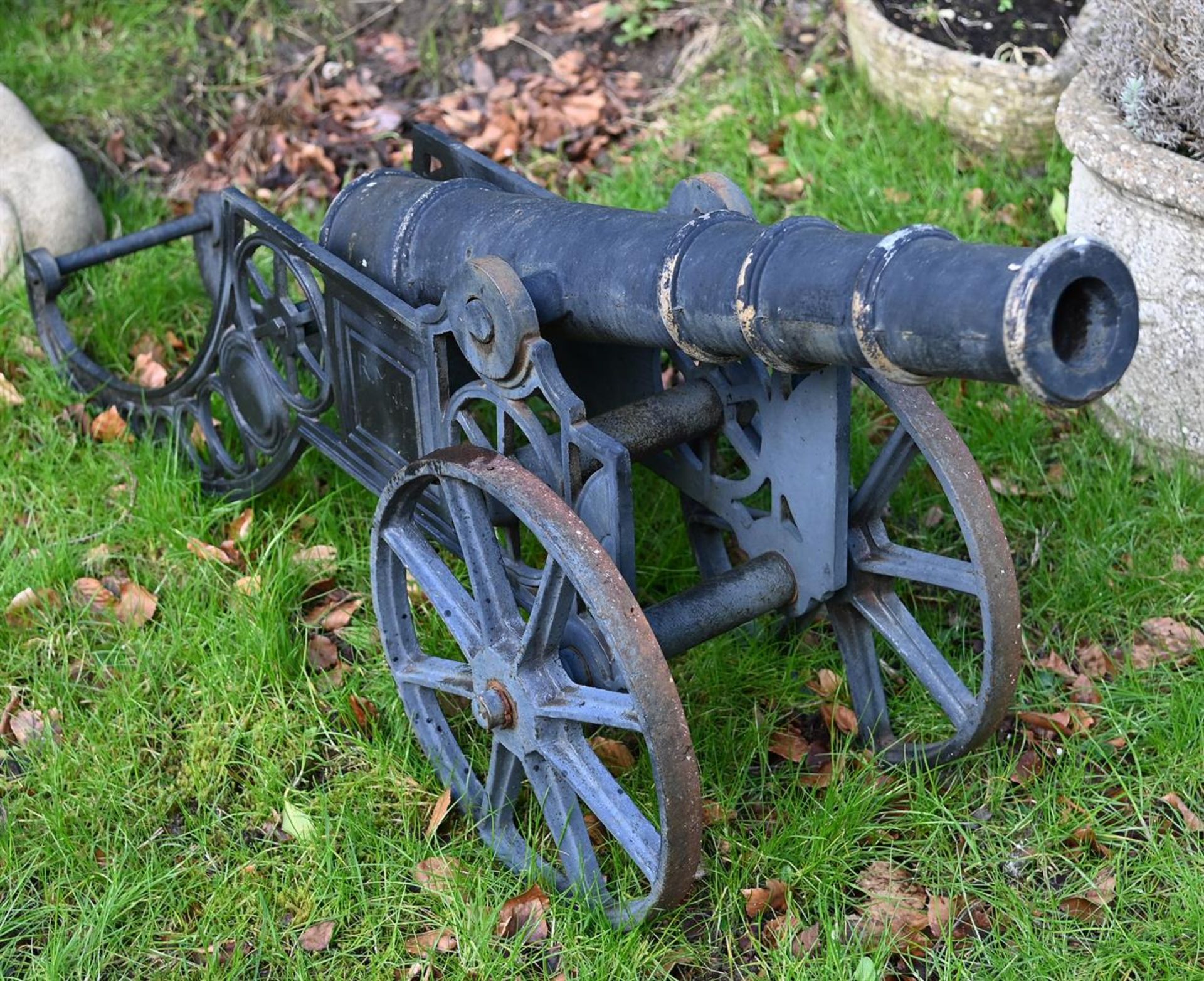 A CAST IRON MODEL OF A FIELD GUN - Image 2 of 2