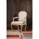 AN ITALIAN CREAM PAINTED AND PARCEL GILT FAUTEUIL, LATE 18TH/EARLY 19TH CENTURY