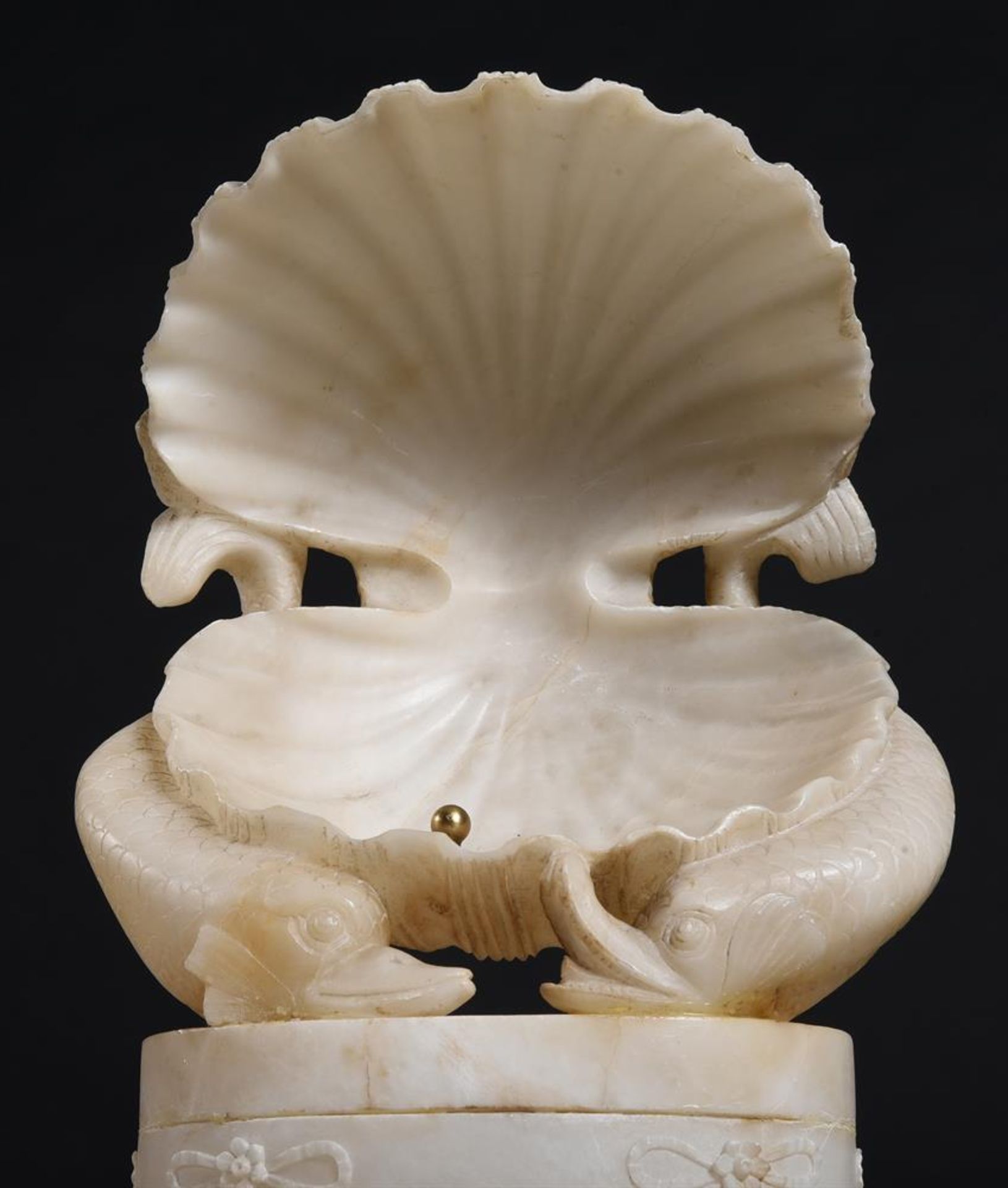 A SCULPTED ALABASTER SOAP DISH, 19TH CENTURY - Image 2 of 4