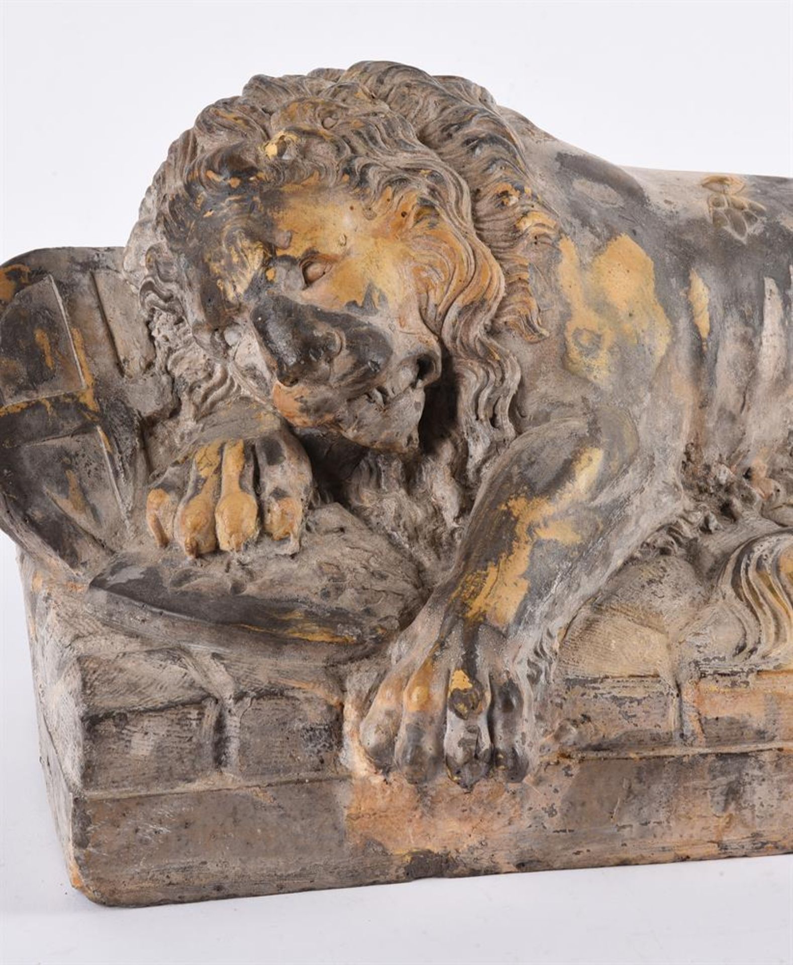 AFTER BERTEL THORVALDSEN, A PATINATED PLASTER MODEL OF THE LION OF LUCERNE - Bild 2 aus 2