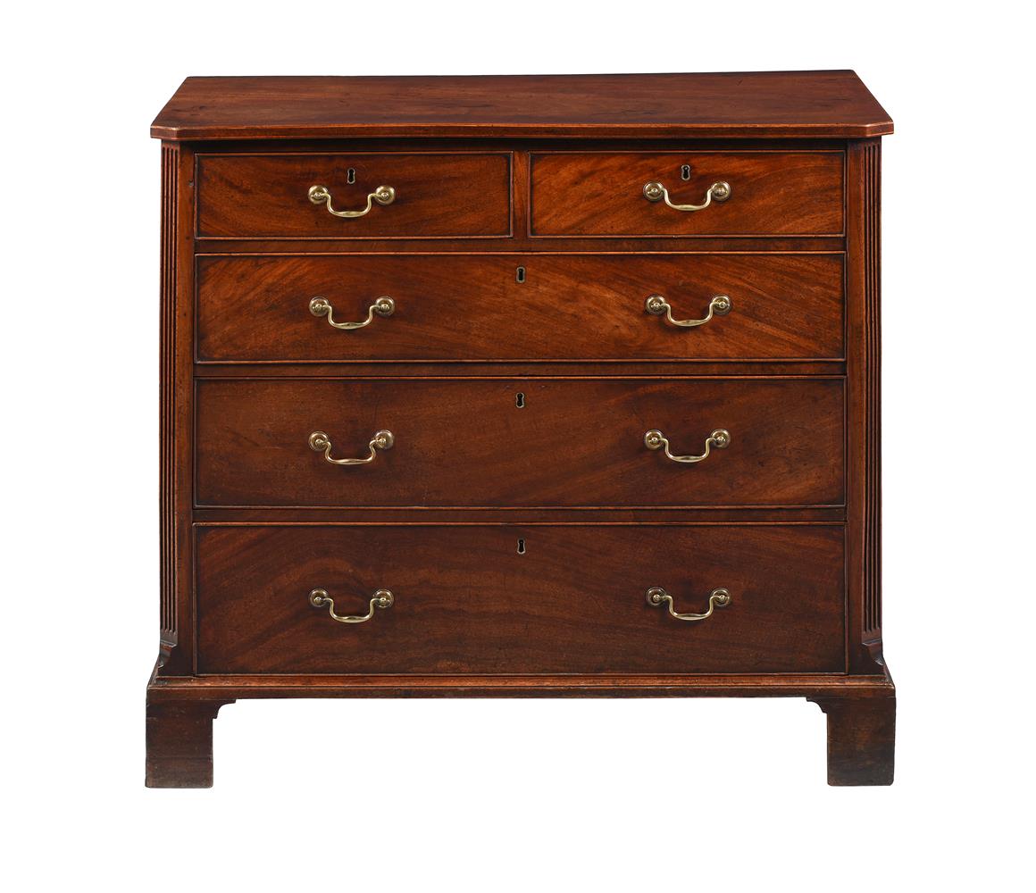 A GEORGE III MAHOGANY CHEST OF DRAWERS, CIRCA 1780