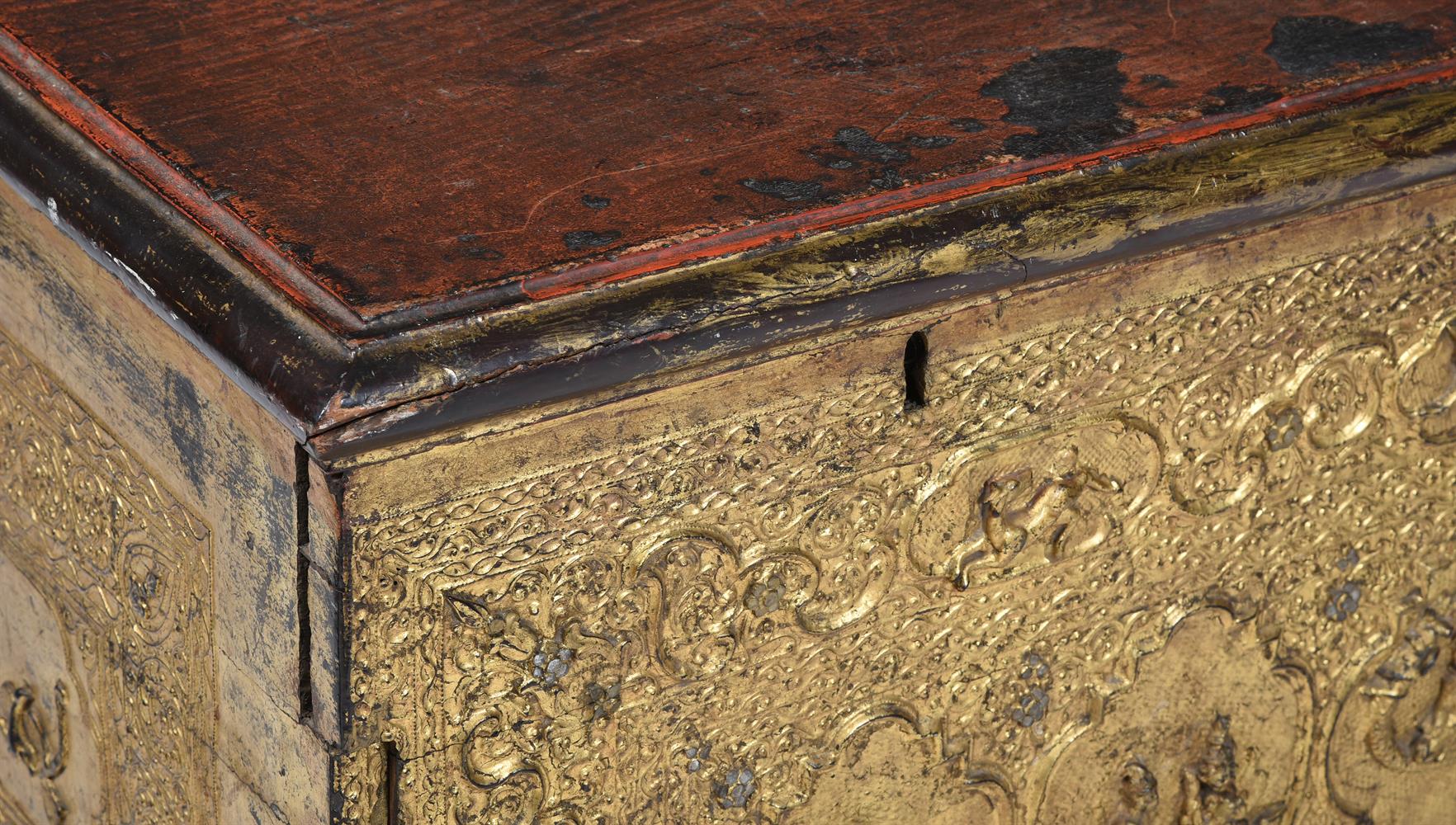 A CARVED GILTWOOD AND POLYCHROME LACQUERED CHEST, POSSIBLY TIBETAN - Image 2 of 2