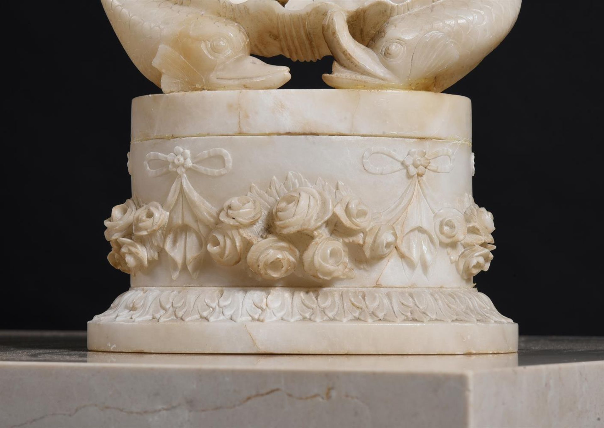 A SCULPTED ALABASTER SOAP DISH, 19TH CENTURY - Image 3 of 4