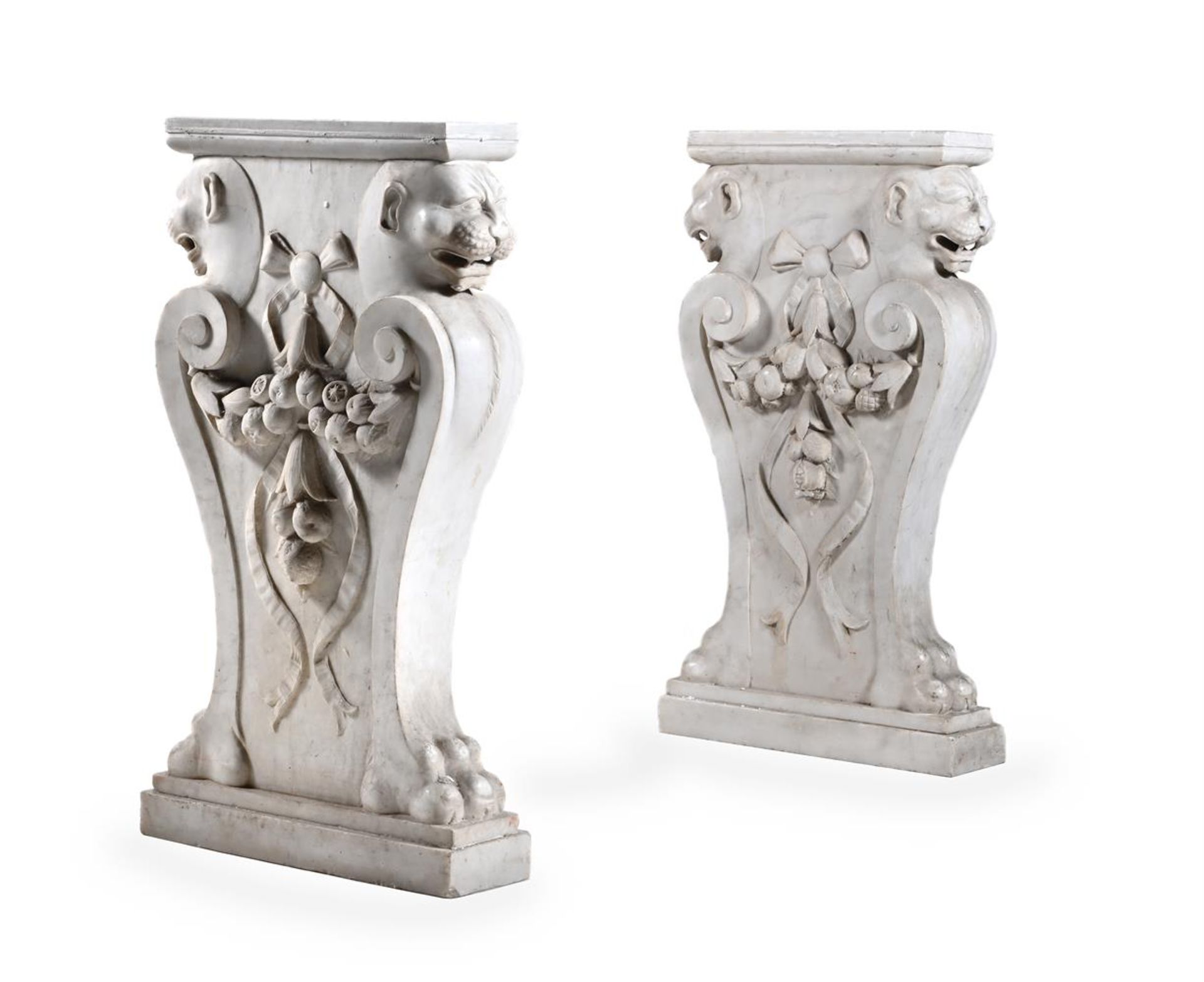 AN ITALIAN CARVED MARBLE CENTRE TABLE, 19TH CENTURY AND LATER - Bild 2 aus 3