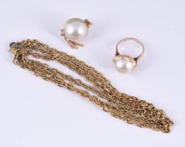A MABÉ PEARL RING AND PENDANT