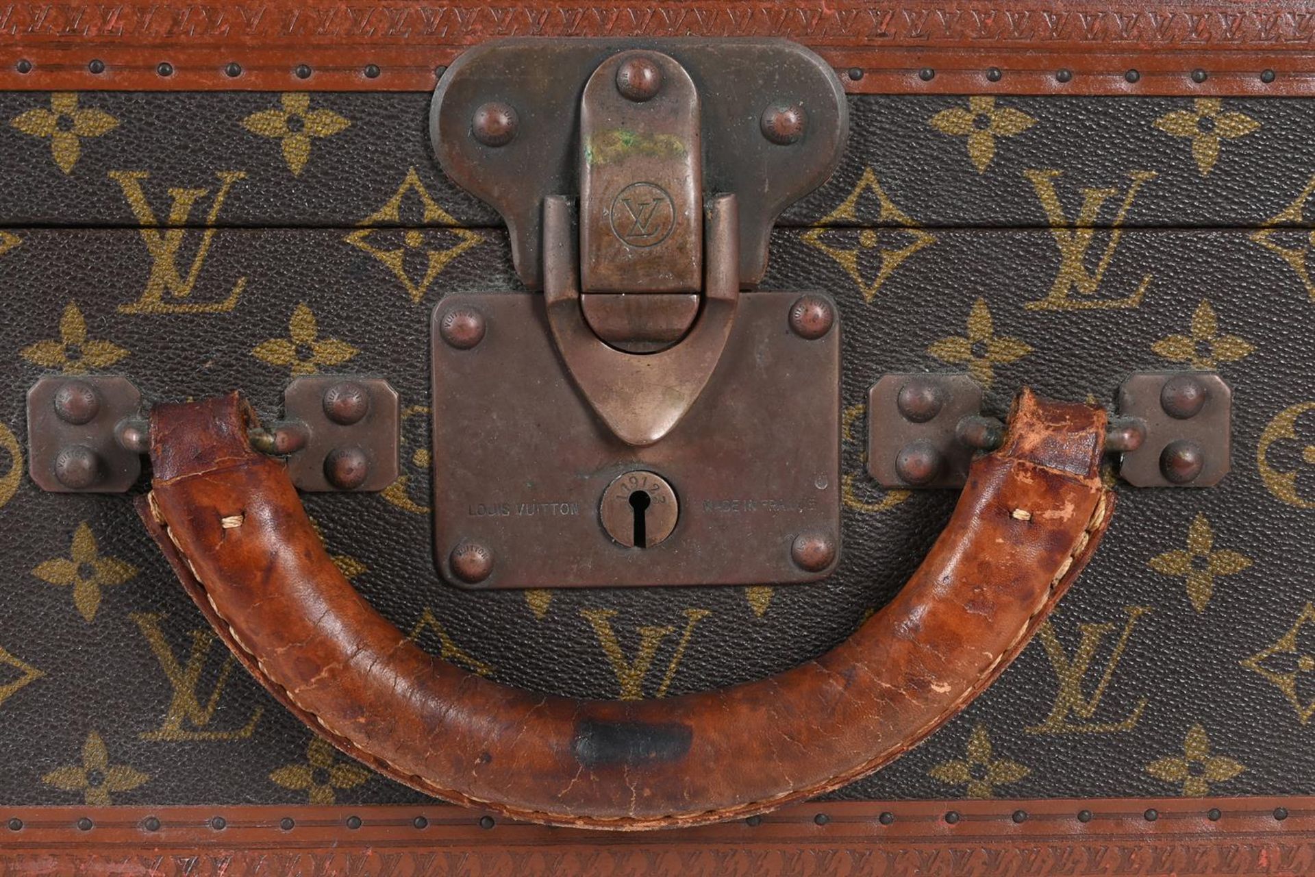 LOUIS VUITTON A MONOGRAMMED COATED CANVAS HARD SUITCASE - Bild 2 aus 3