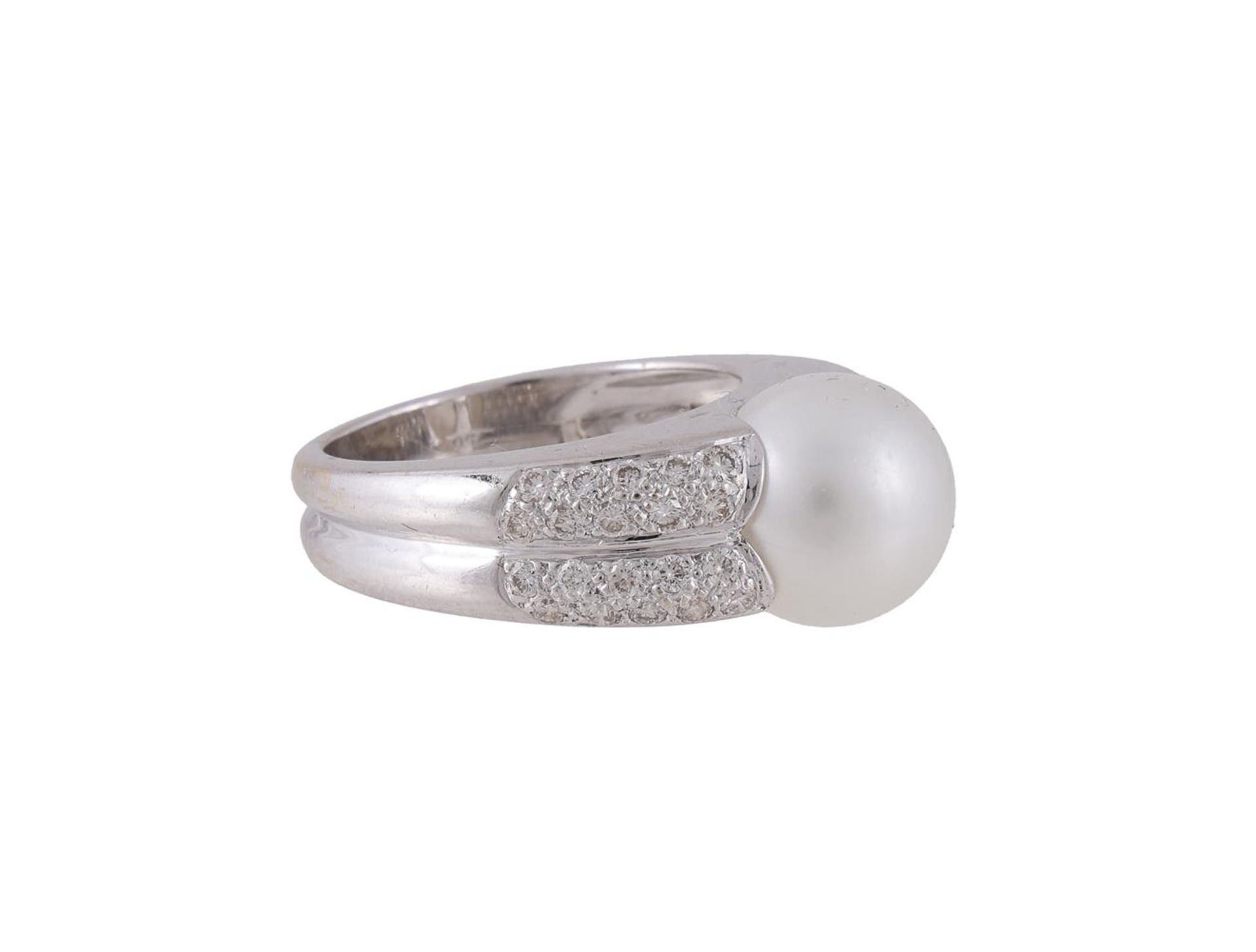 A SOUTH SEA CULTURED PEARL AND DIAMOND RING - Image 2 of 2