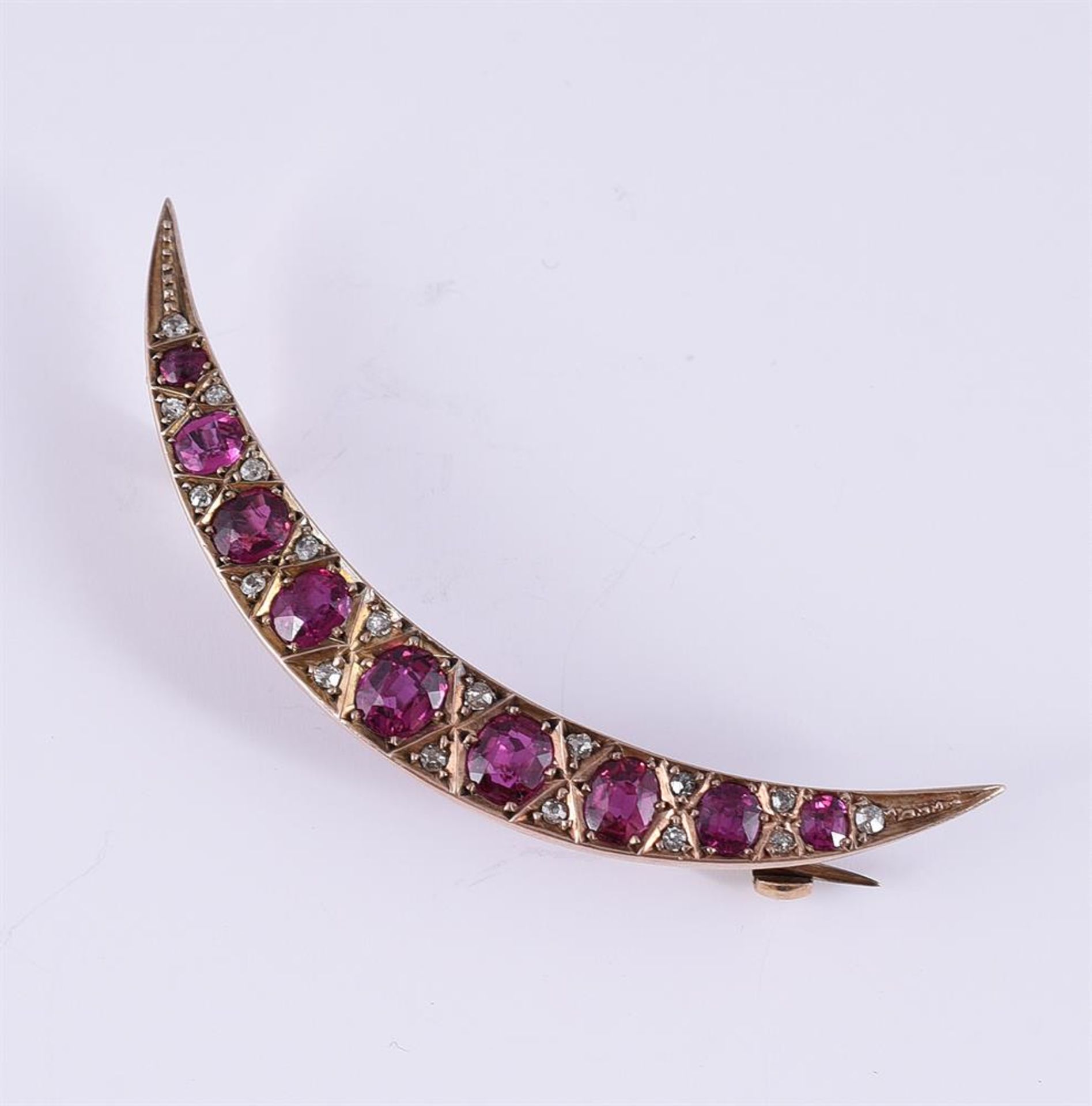 A LATE VICTORIAN DIAMOND AND RUBY CRESCENT BROOCH, CIRCA 1900