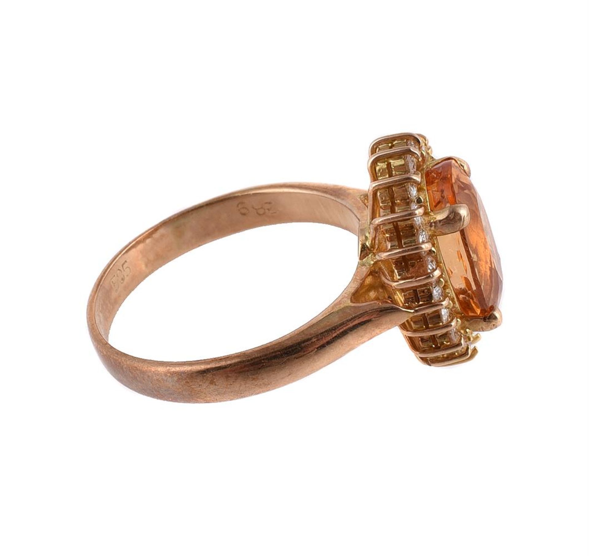 A TOPAZ AND DIAMOND CLUSTER RING - Bild 2 aus 2