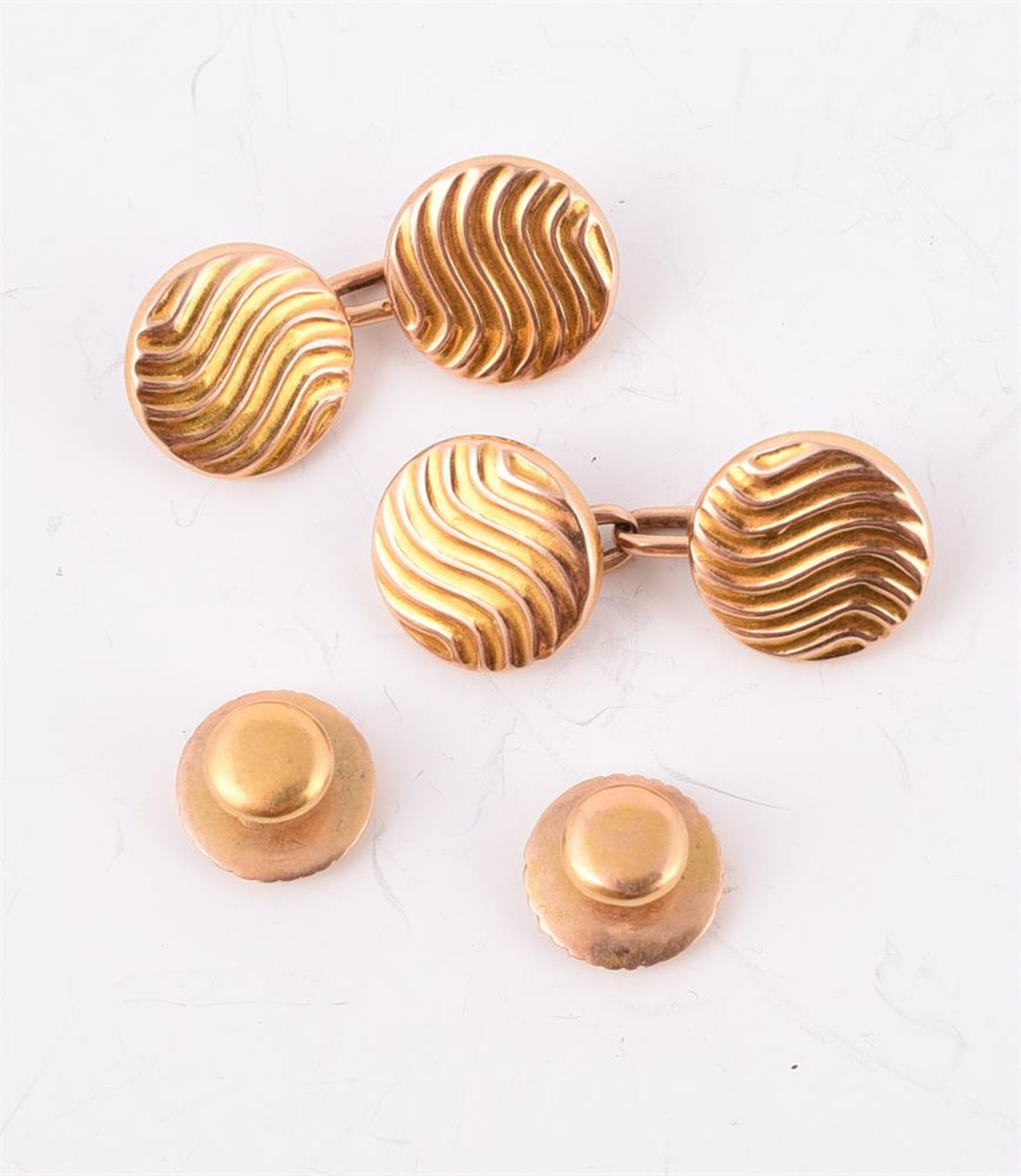 A PAIR OF FRENCH EARLY 20TH CENTURY GOLD CUFFLINKS