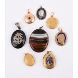 Y A COLLECTION OF ANTIQUE LOCKETS