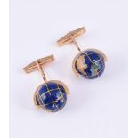 Y A PAIR OF GLOBE CUFFLINKS