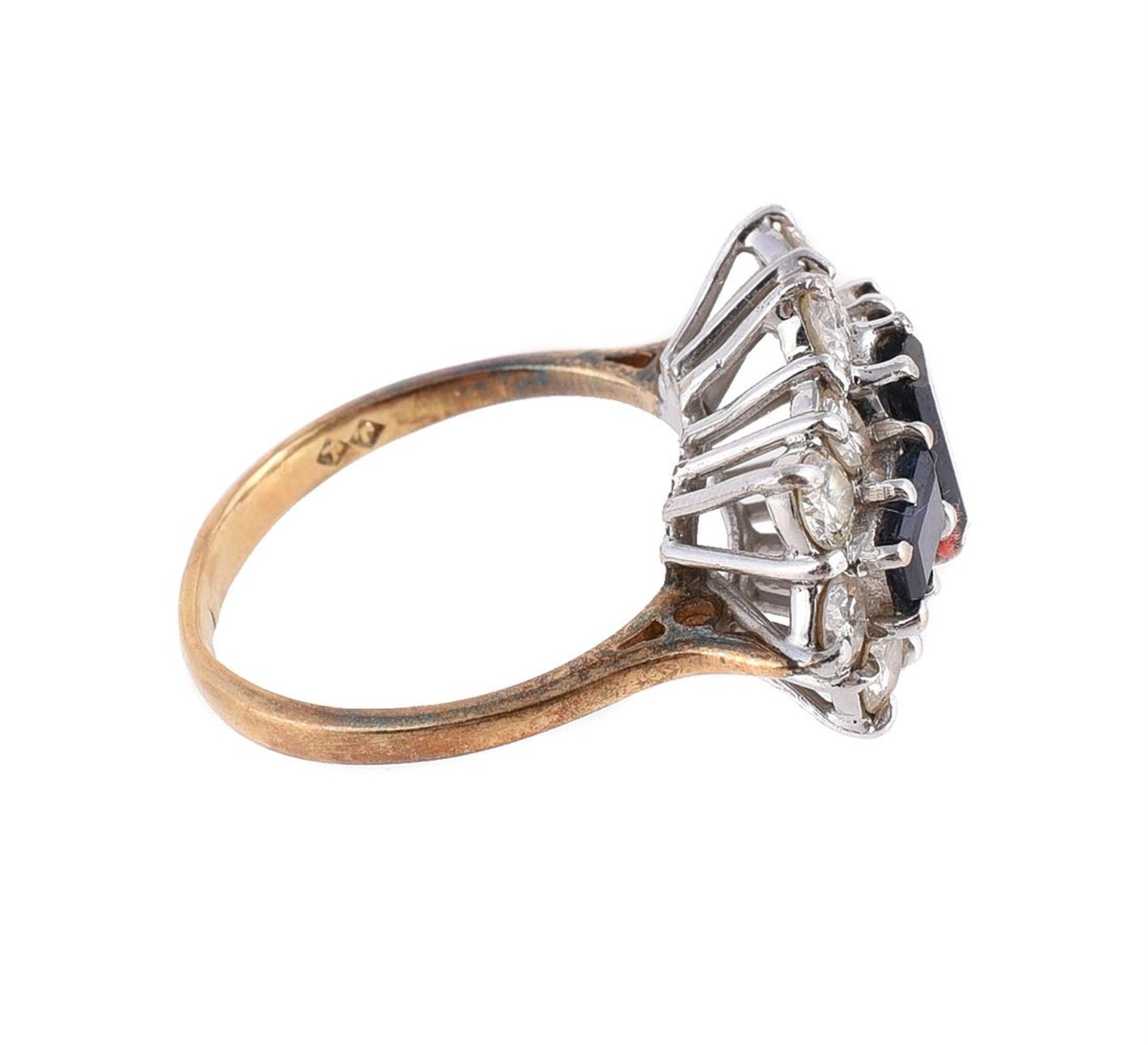 AN 18 CARAT GOLD, SAPPHIRE AND DIAMOND DRESS RING, LONDON 1979 - Image 2 of 2