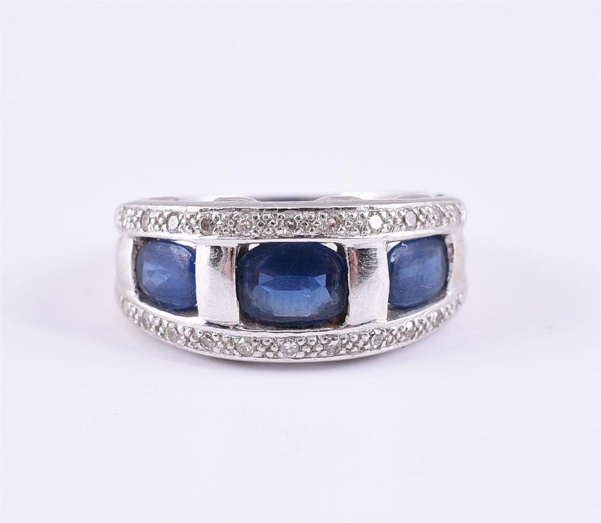 A SAPPHIRE AND DIAMOND DRESS RING