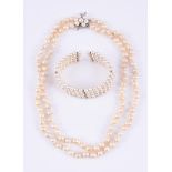 † A CULTURED PEARL NECKLACE AND BRACELET