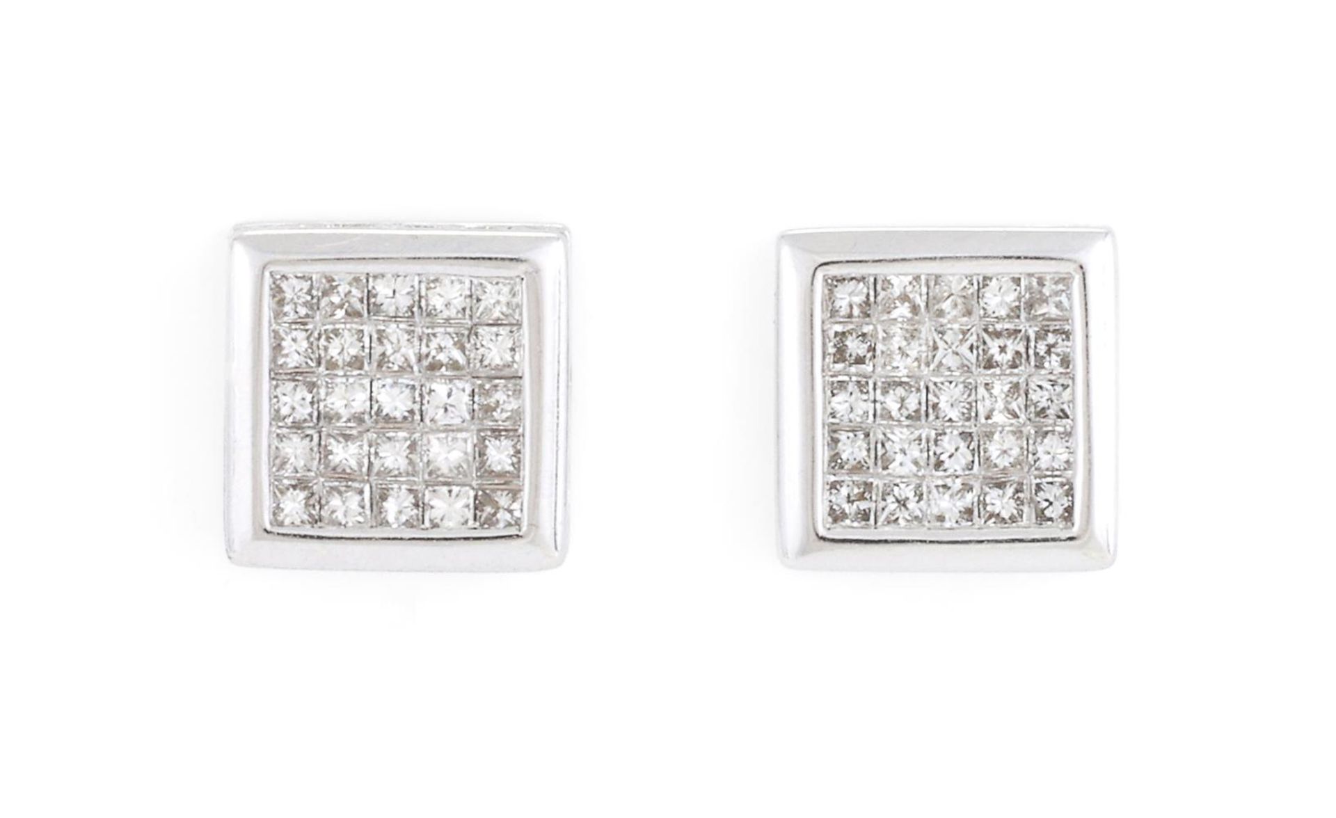 A PAIR OF DIAMOND EARRINGS, LONDON 2012