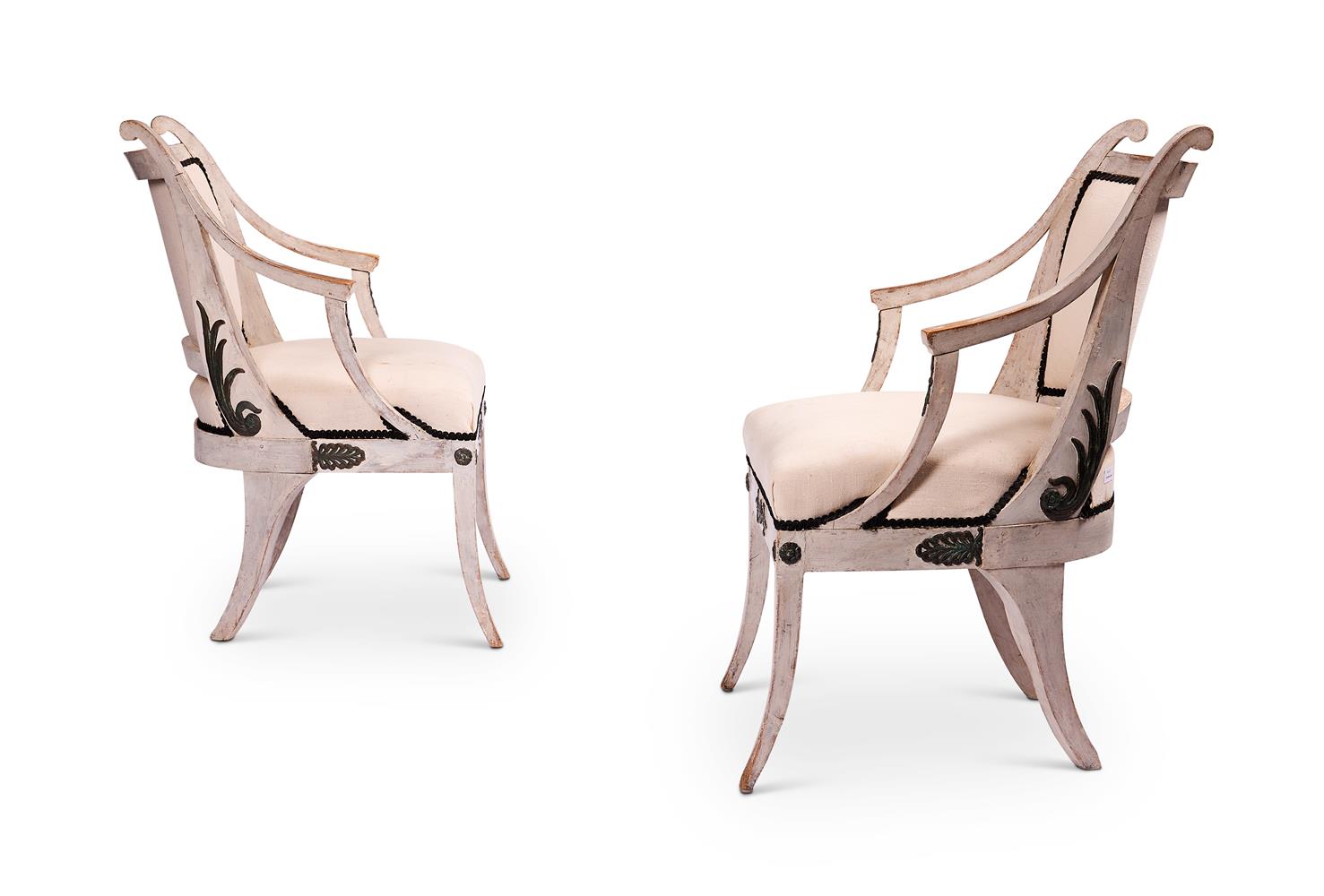 A PAIR OF SWEDISH EMPIRE CREAM PAINTED AND EBONISED OPEN ARMCHAIRS ATTRIBUTED TO EPHRAIM STAHL - Bild 2 aus 2