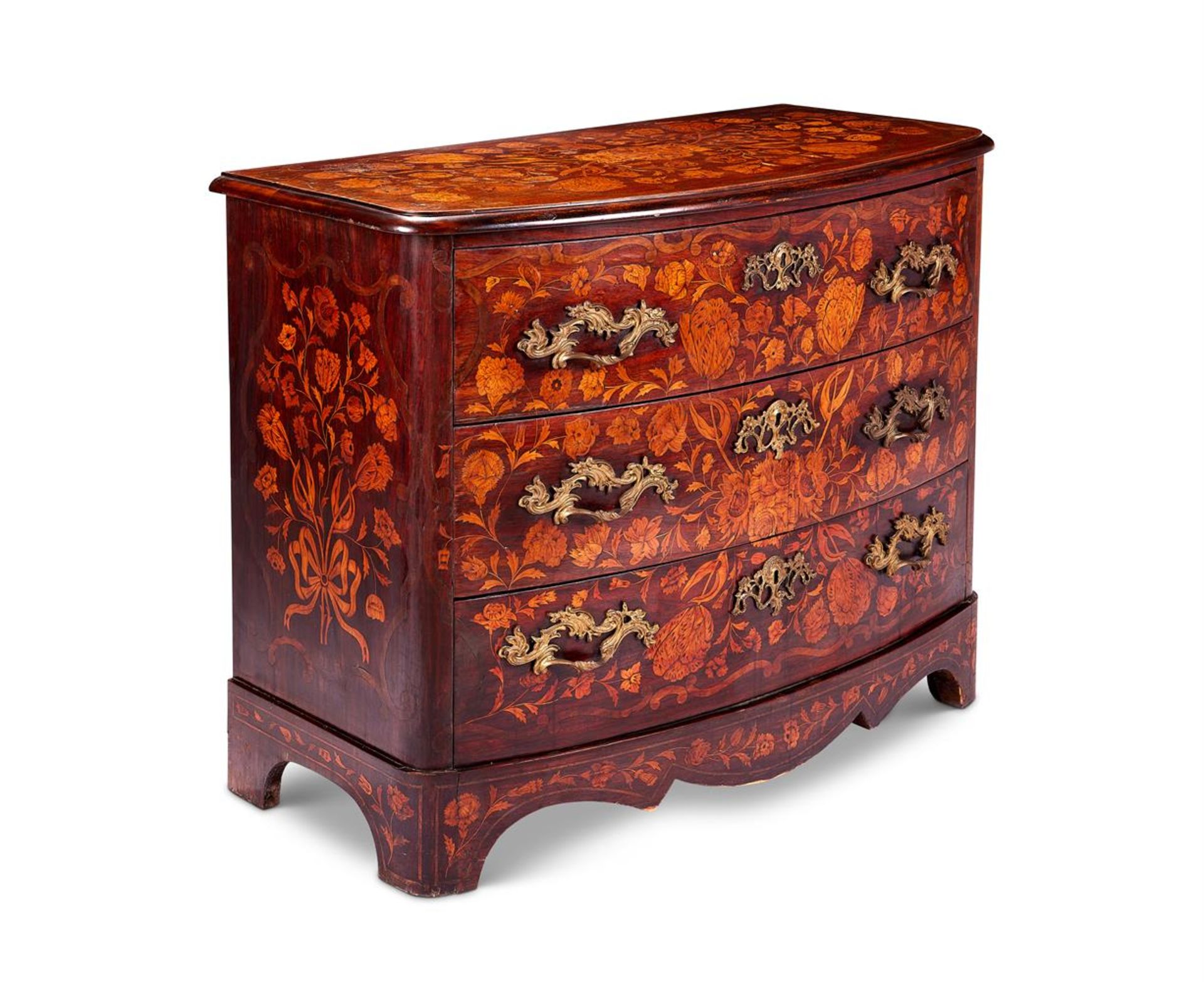 A DUTCH WALNUT AND FLORAL MARQUETRY COMMODE, EARLY 19TH CENTURY - Bild 2 aus 2