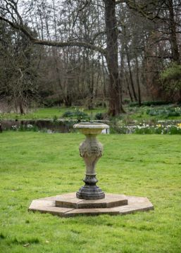 A STONE SUNDIAL OF LARGE PROPORTIONS, 18TH CENTURY