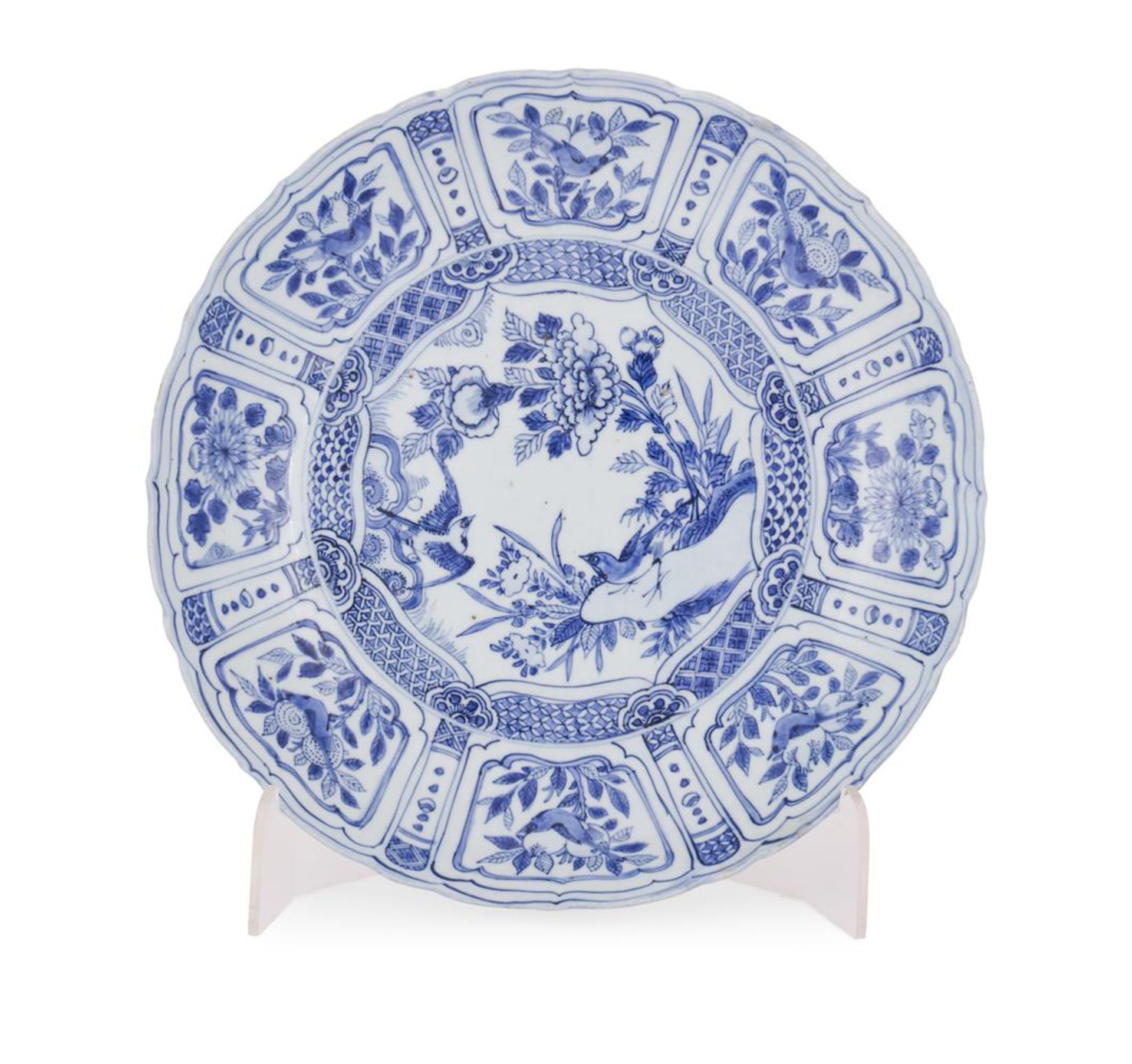 A LARGE CHINESE BLUE AND WHITE KRAAK LOBED PLATE, WANLI