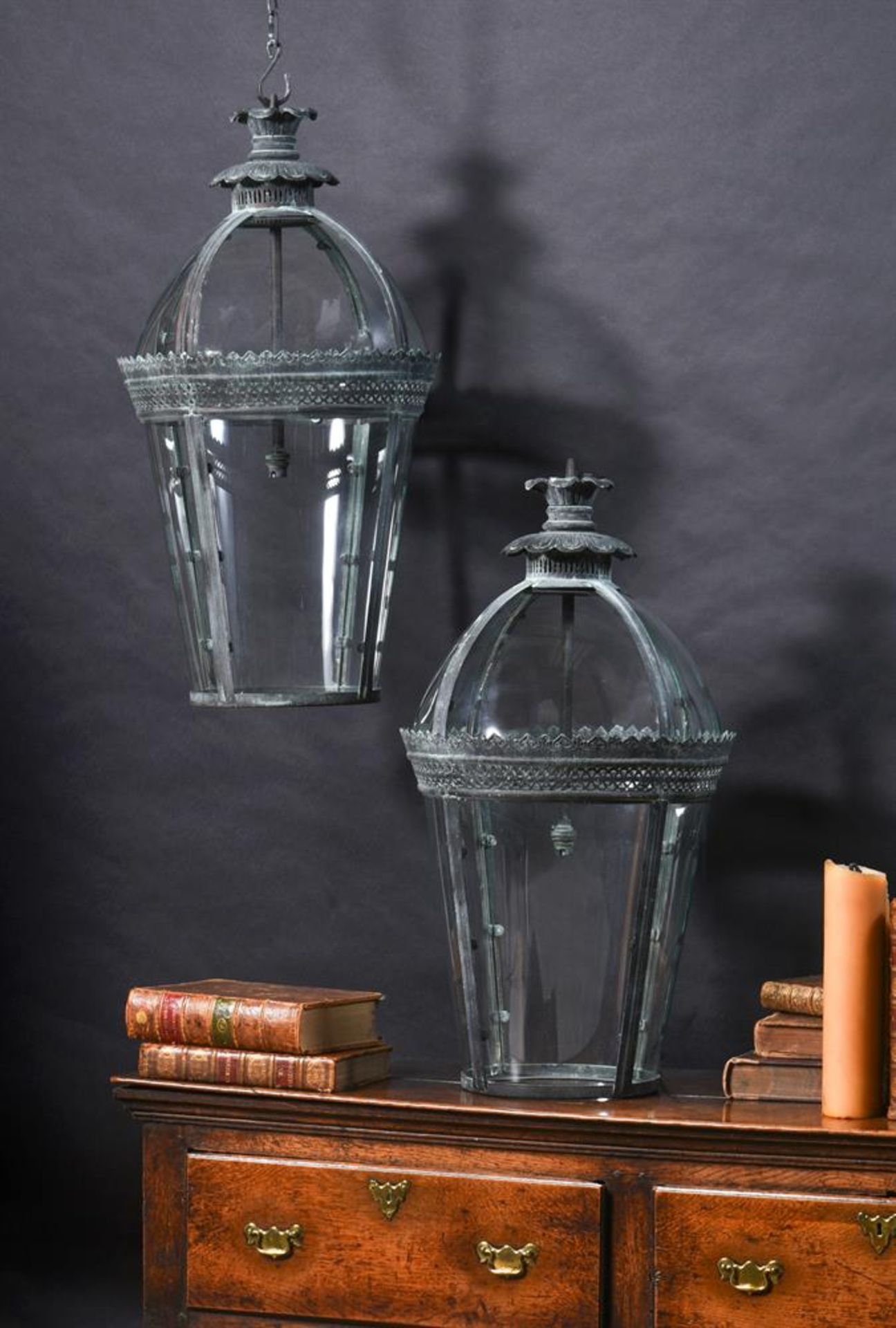 A PAIR OF COPPERED VERDIGRIS METAL AND GLASS LANTERNS OF RECENT MANUFACTURE