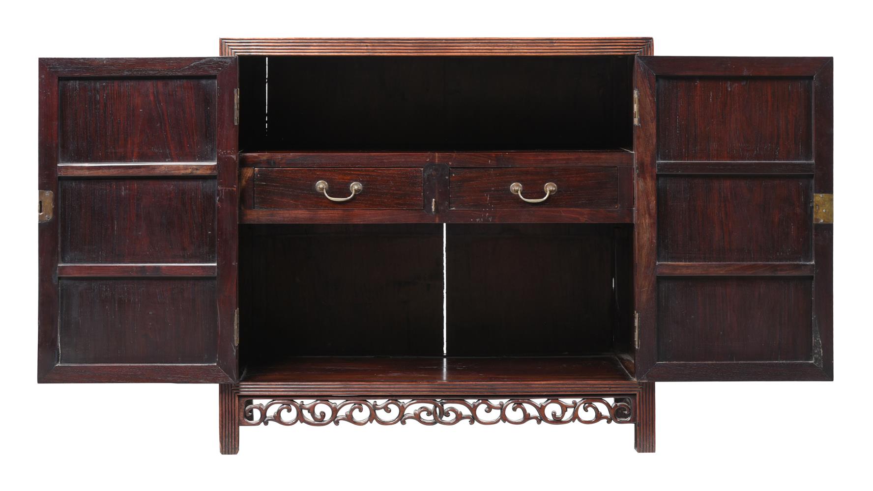 A CHINESE EXPORT HARDWOOD CABINET, SECOND HALF 19TH CENTURY - Image 3 of 3