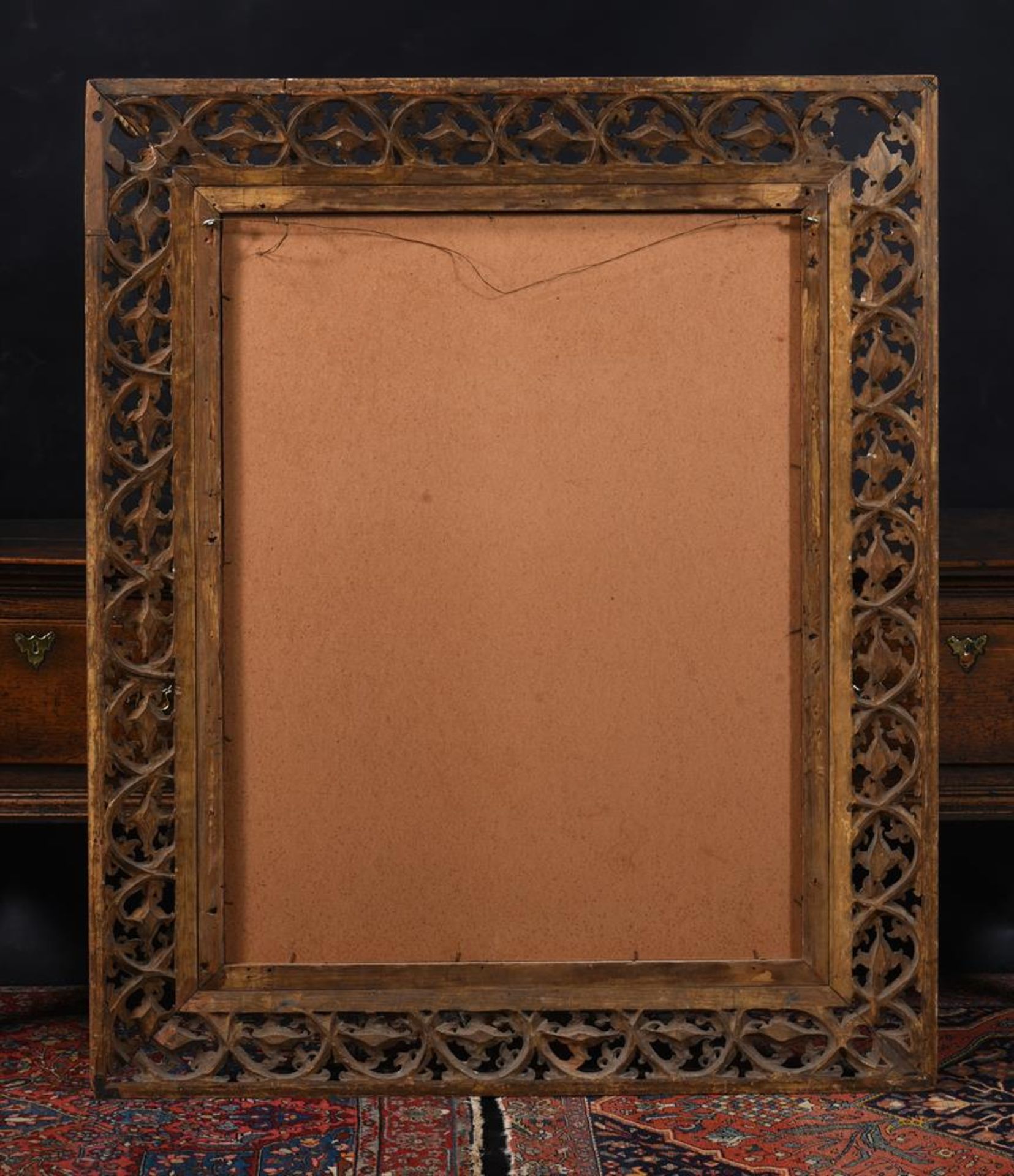 A CARVED GILTWOOD WALL MIRROR - Image 2 of 2