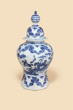 A DUTCH DELFT BLUE AND WHITE OCTAGONAL SECTION BALUSTER VASE AND COVER, CIRCA 1700