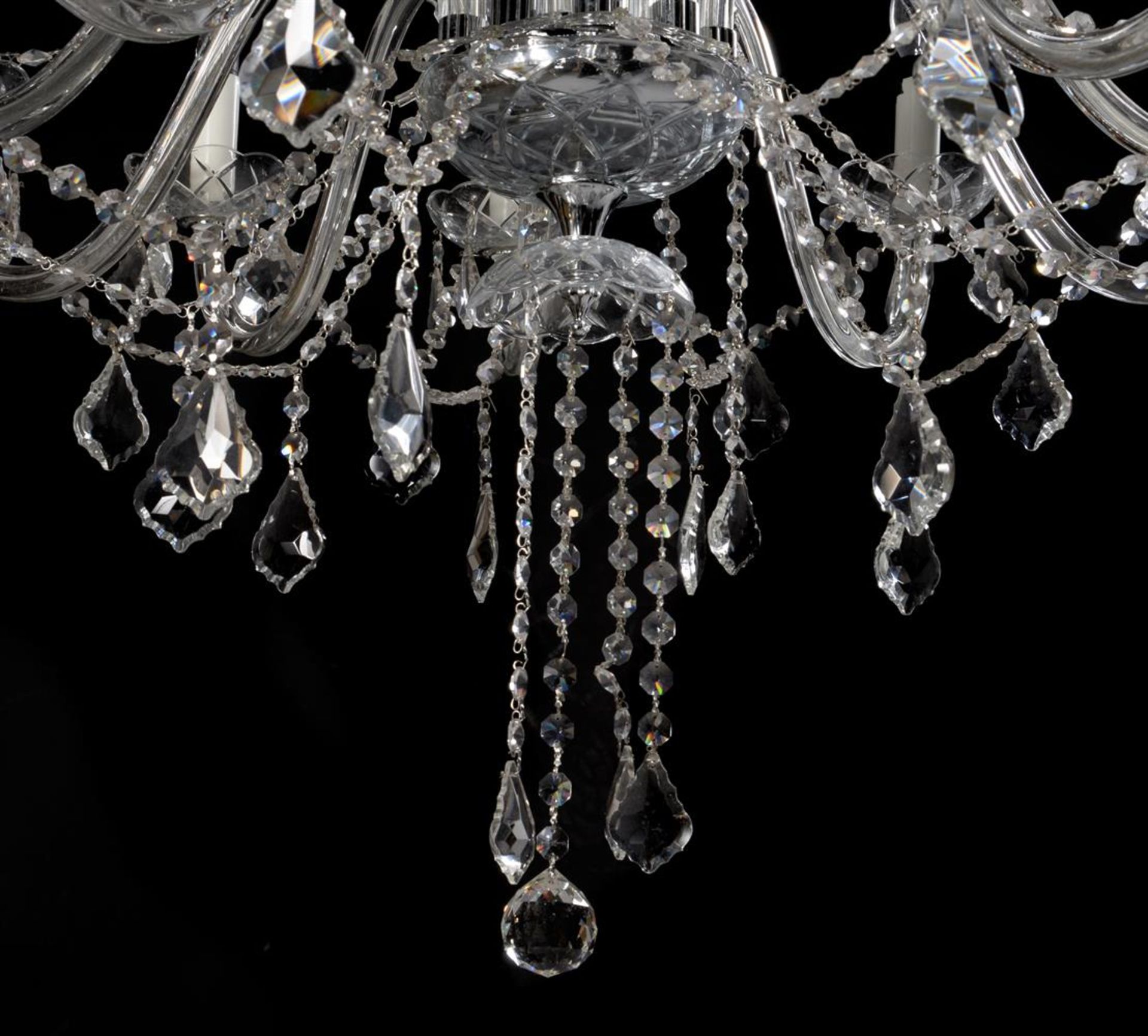 A PAIR OF CUT AND MOULDED GLASS SIXTEEN LIGHT CHANDELIERS, LATE 20TH CENTURY - Image 3 of 4